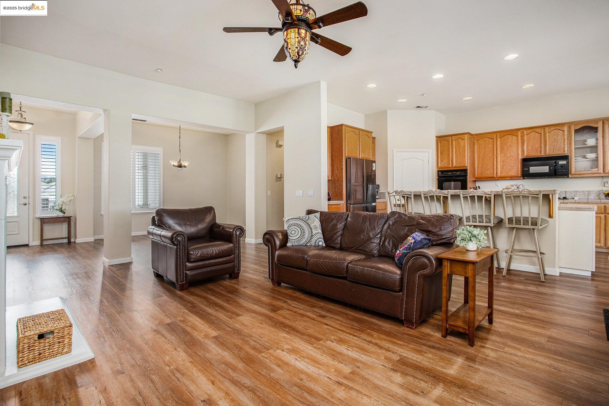 1283 St Edmunds Way, Brentwood, California 94513, 2 Bedrooms Bedrooms, 8 Rooms Rooms,2 BathroomsBathrooms,Residential,For Sale,1283 St Edmunds Way,41106157