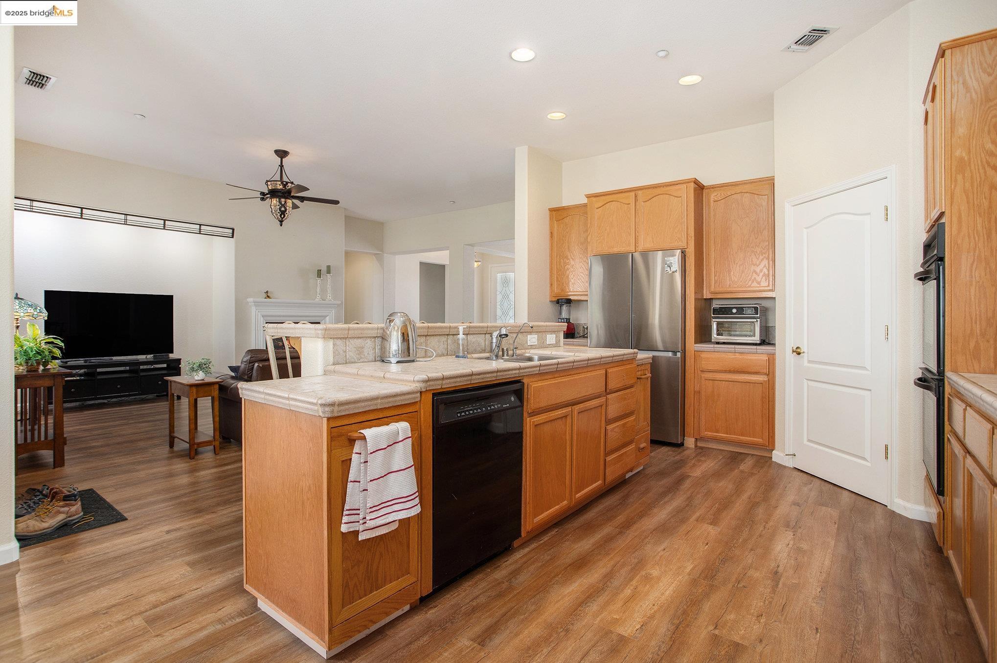 1283 St Edmunds Way, Brentwood, California 94513, 2 Bedrooms Bedrooms, 8 Rooms Rooms,2 BathroomsBathrooms,Residential,For Sale,1283 St Edmunds Way,41106157