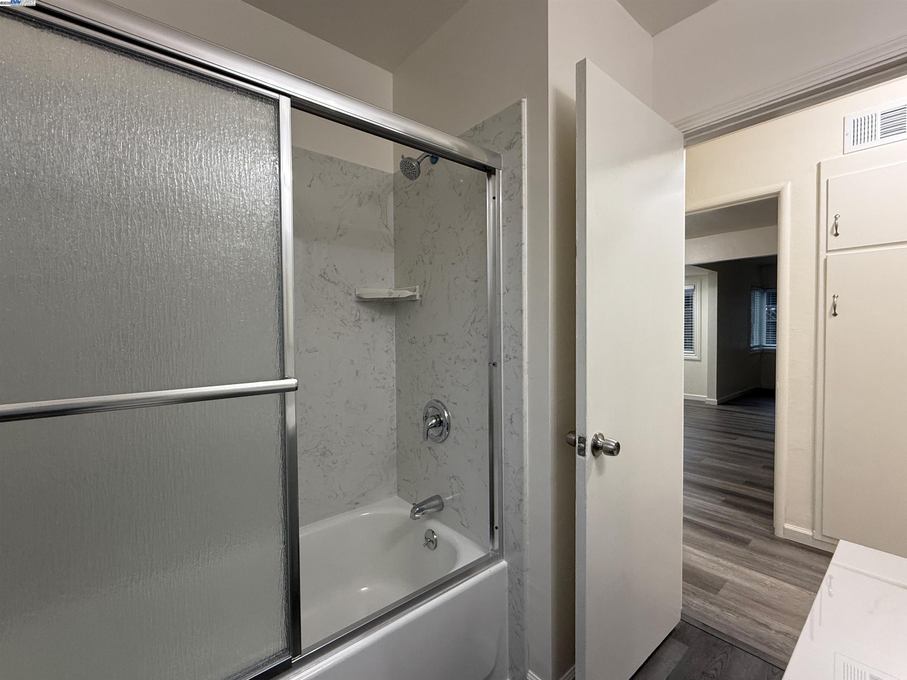 520 Bancroft Ave # 1, San Leandro, California 94577, 2 Bedrooms Bedrooms, 6 Rooms Rooms,1 BathroomBathrooms,Residential Lease,For Rent,520 Bancroft Ave # 1,41106159