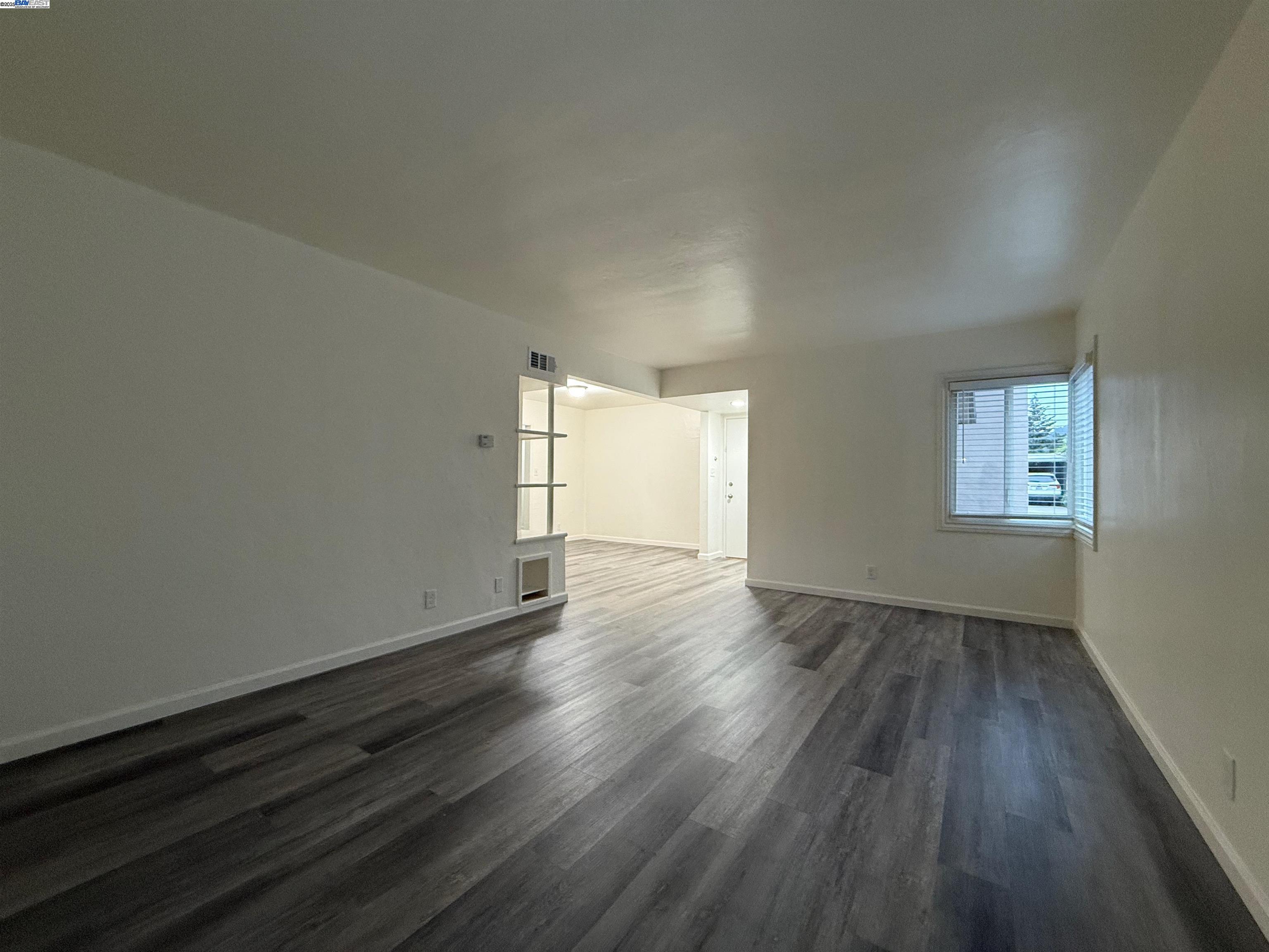 520 Bancroft Ave # 1, San Leandro, California 94577, 2 Bedrooms Bedrooms, 6 Rooms Rooms,1 BathroomBathrooms,Residential Lease,For Rent,520 Bancroft Ave # 1,41106159