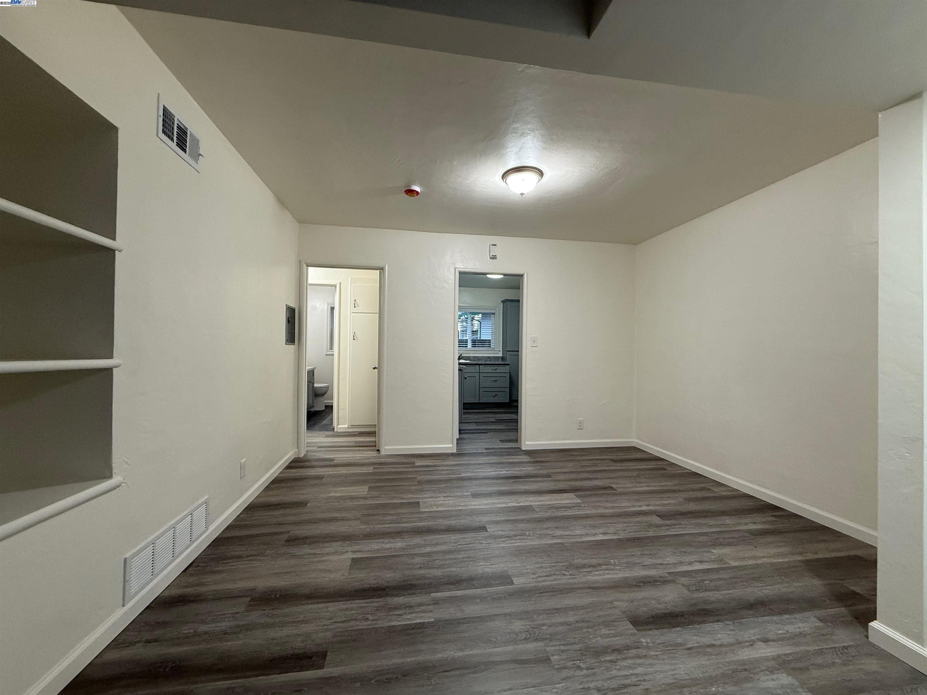 520 Bancroft Ave # 1, San Leandro, California 94577, 2 Bedrooms Bedrooms, 6 Rooms Rooms,1 BathroomBathrooms,Residential Lease,For Rent,520 Bancroft Ave # 1,41106159