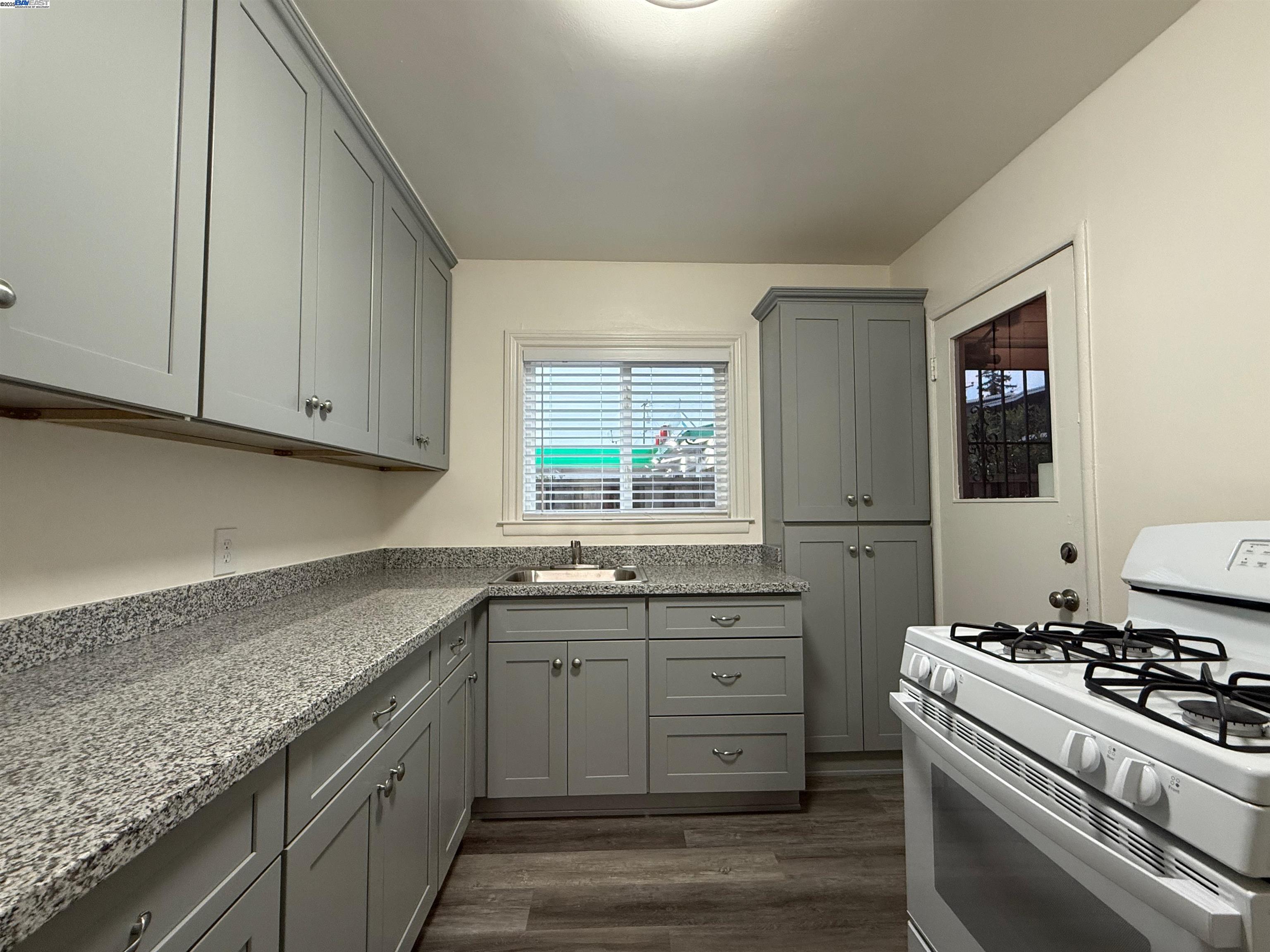 520 Bancroft Ave # 1, San Leandro, California 94577, 2 Bedrooms Bedrooms, 6 Rooms Rooms,1 BathroomBathrooms,Residential Lease,For Rent,520 Bancroft Ave # 1,41106159
