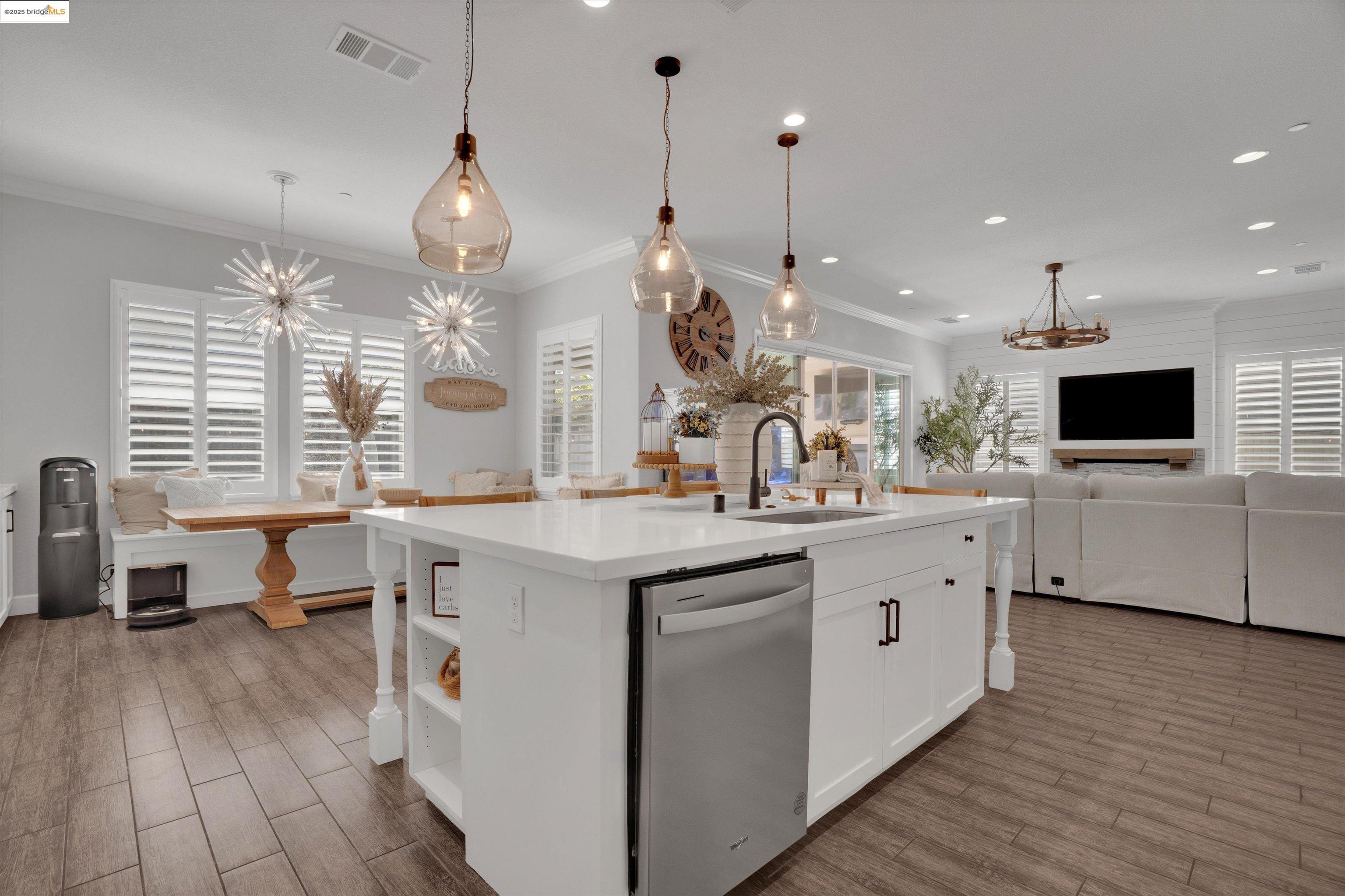 542 Harbor Cove Cir, Discovery Bay, California 94505, 4 Bedrooms Bedrooms, 11 Rooms Rooms,3 BathroomsBathrooms,Residential,For Sale,542 Harbor Cove Cir,41106160
