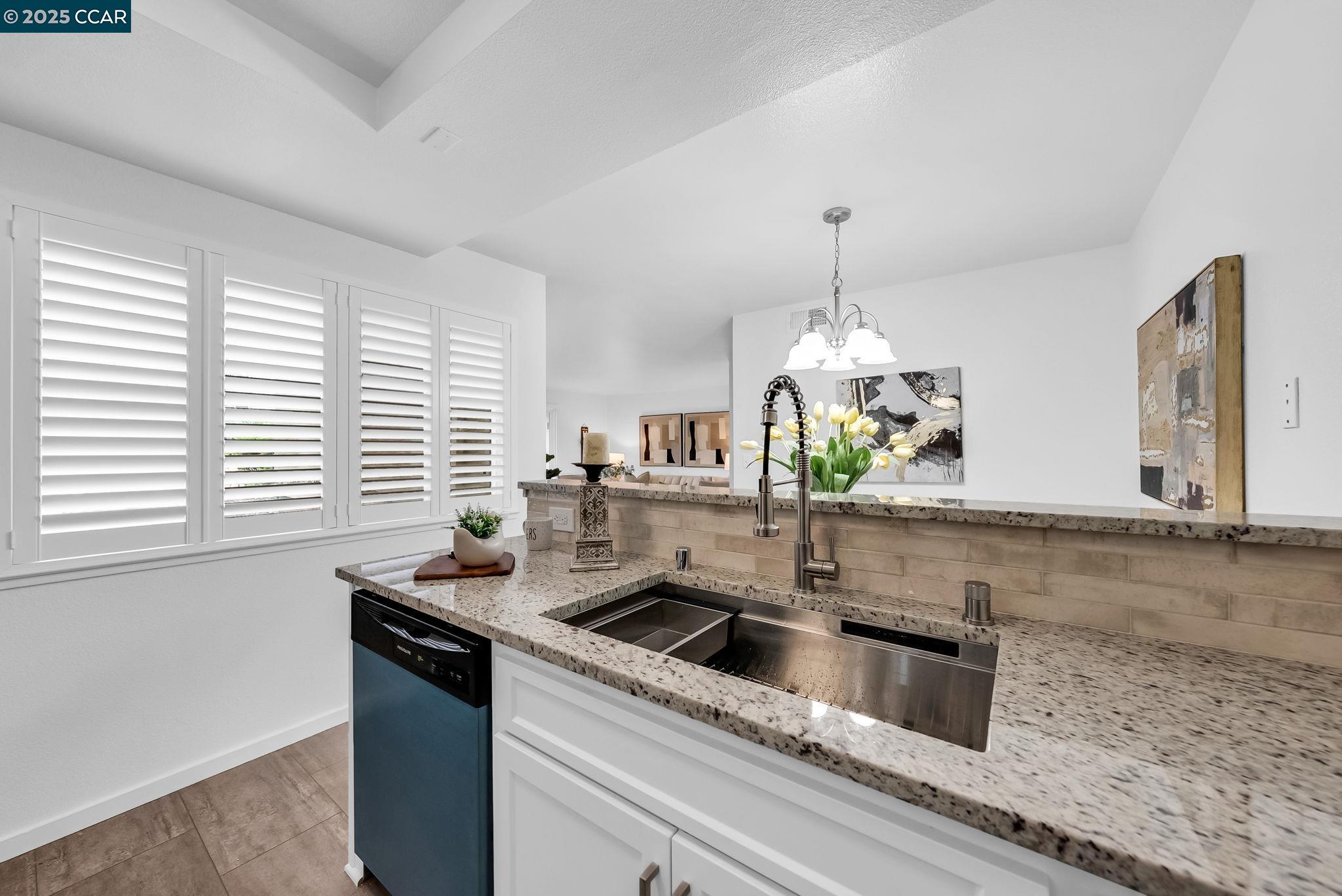 1318 B Street #105, Hayward, California 94541, 2 Bedrooms Bedrooms, 6 Rooms Rooms,1 BathroomBathrooms,Residential,For Sale,1318 B Street #105,41106166