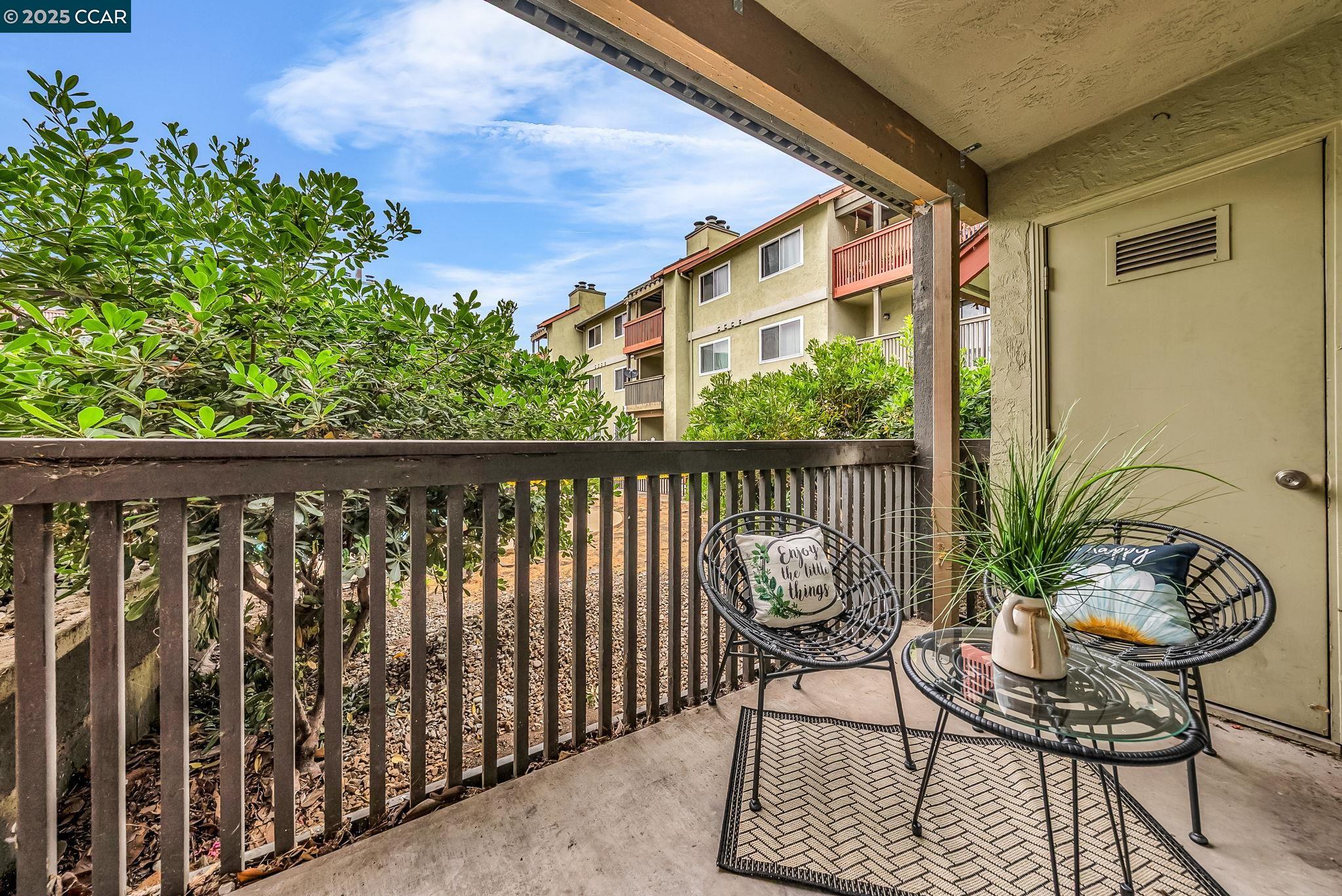 1318 B Street #105, Hayward, California 94541, 2 Bedrooms Bedrooms, 6 Rooms Rooms,1 BathroomBathrooms,Residential,For Sale,1318 B Street #105,41106166
