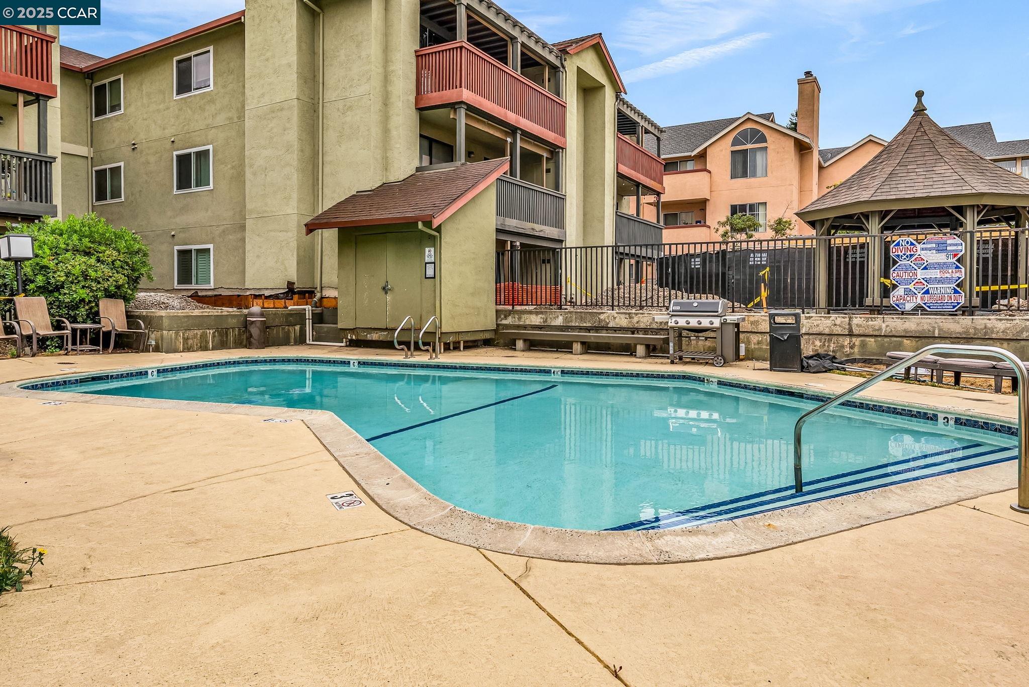 1318 B Street #105, Hayward, California 94541, 2 Bedrooms Bedrooms, 6 Rooms Rooms,1 BathroomBathrooms,Residential,For Sale,1318 B Street #105,41106166