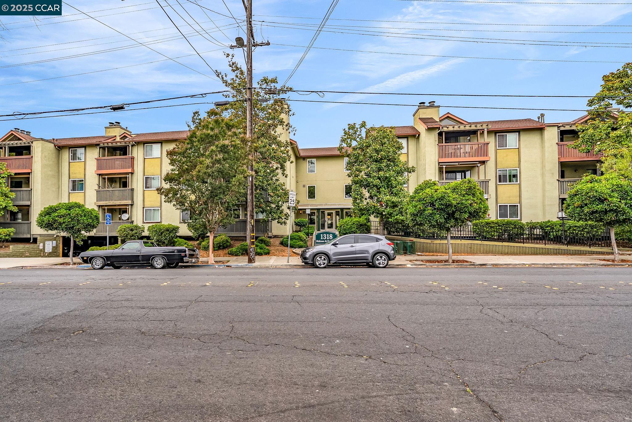 1318 B Street #105, Hayward, California 94541, 2 Bedrooms Bedrooms, 6 Rooms Rooms,1 BathroomBathrooms,Residential,For Sale,1318 B Street #105,41106166