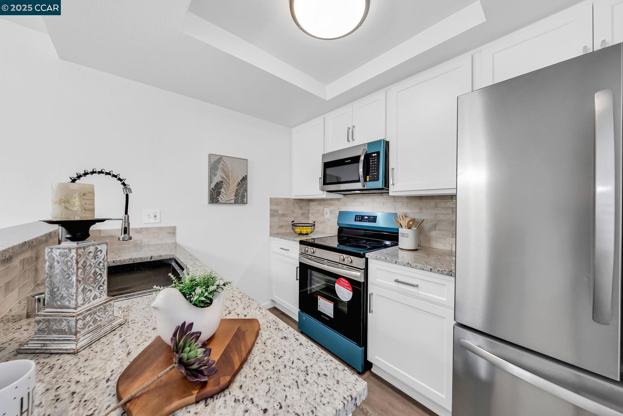 1318 B Street #105, Hayward, California 94541, 2 Bedrooms Bedrooms, 6 Rooms Rooms,1 BathroomBathrooms,Residential,For Sale,1318 B Street #105,41106166