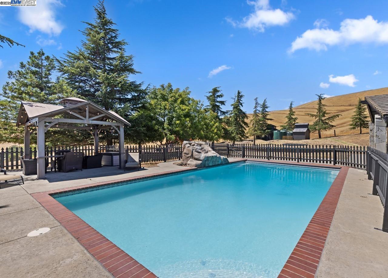 8191 Highland Rd, Livermore, California 94551, 3 Bedrooms Bedrooms, 8 Rooms Rooms,3 BathroomsBathrooms,Residential,For Sale,8191 Highland Rd,41106169