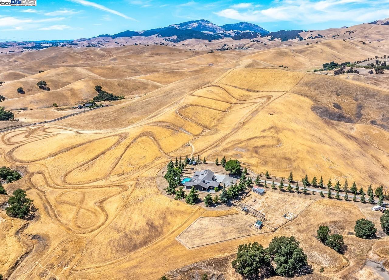 8191 Highland Rd, Livermore, California 94551, 3 Bedrooms Bedrooms, 8 Rooms Rooms,3 BathroomsBathrooms,Residential,For Sale,8191 Highland Rd,41106169