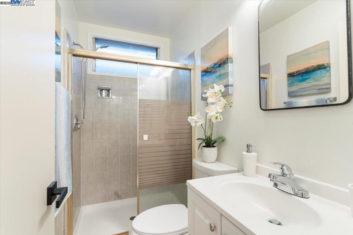 565 Lagunitas Ln, Hayward, California 94544, 3 Bedrooms Bedrooms, 5 Rooms Rooms,2 BathroomsBathrooms,Residential,For Sale,565 Lagunitas Ln,41106171