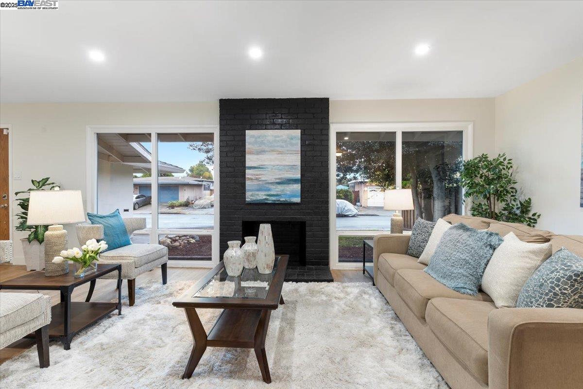 565 Lagunitas Ln, Hayward, California 94544, 3 Bedrooms Bedrooms, 5 Rooms Rooms,2 BathroomsBathrooms,Residential,For Sale,565 Lagunitas Ln,41106171