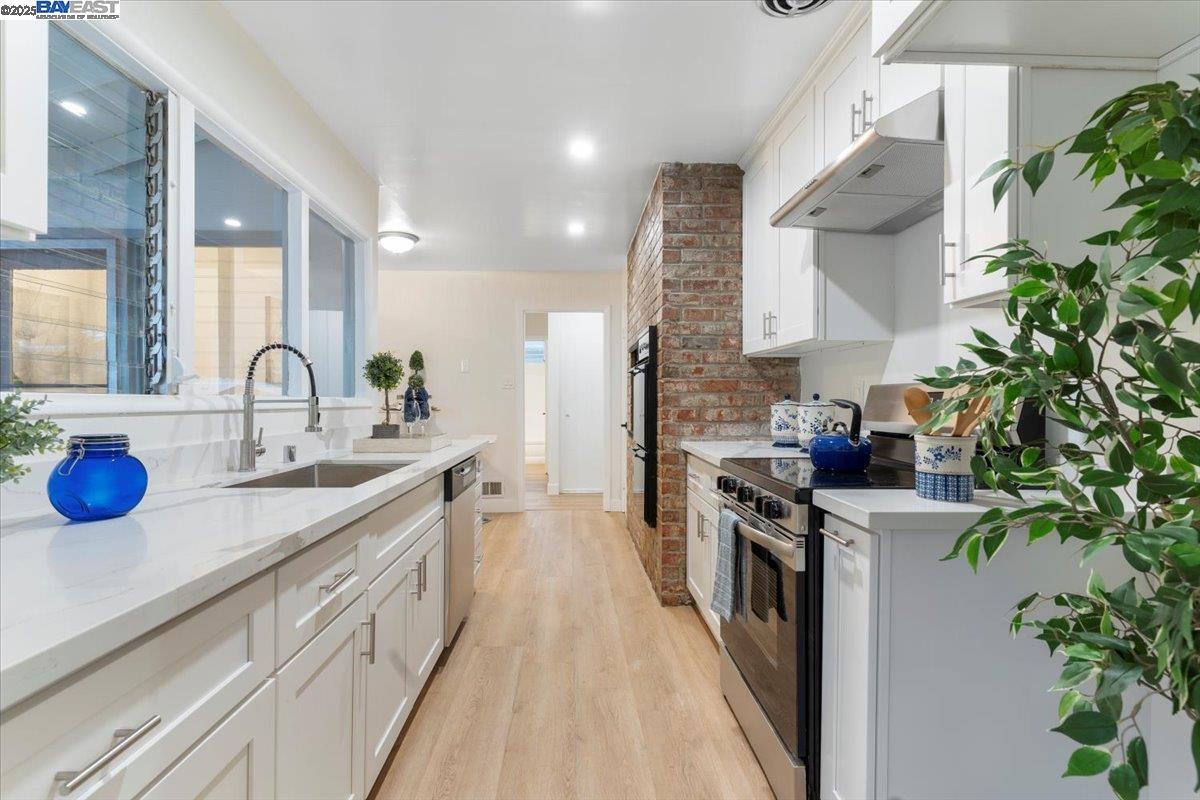 565 Lagunitas Ln, Hayward, California 94544, 3 Bedrooms Bedrooms, 5 Rooms Rooms,2 BathroomsBathrooms,Residential,For Sale,565 Lagunitas Ln,41106171