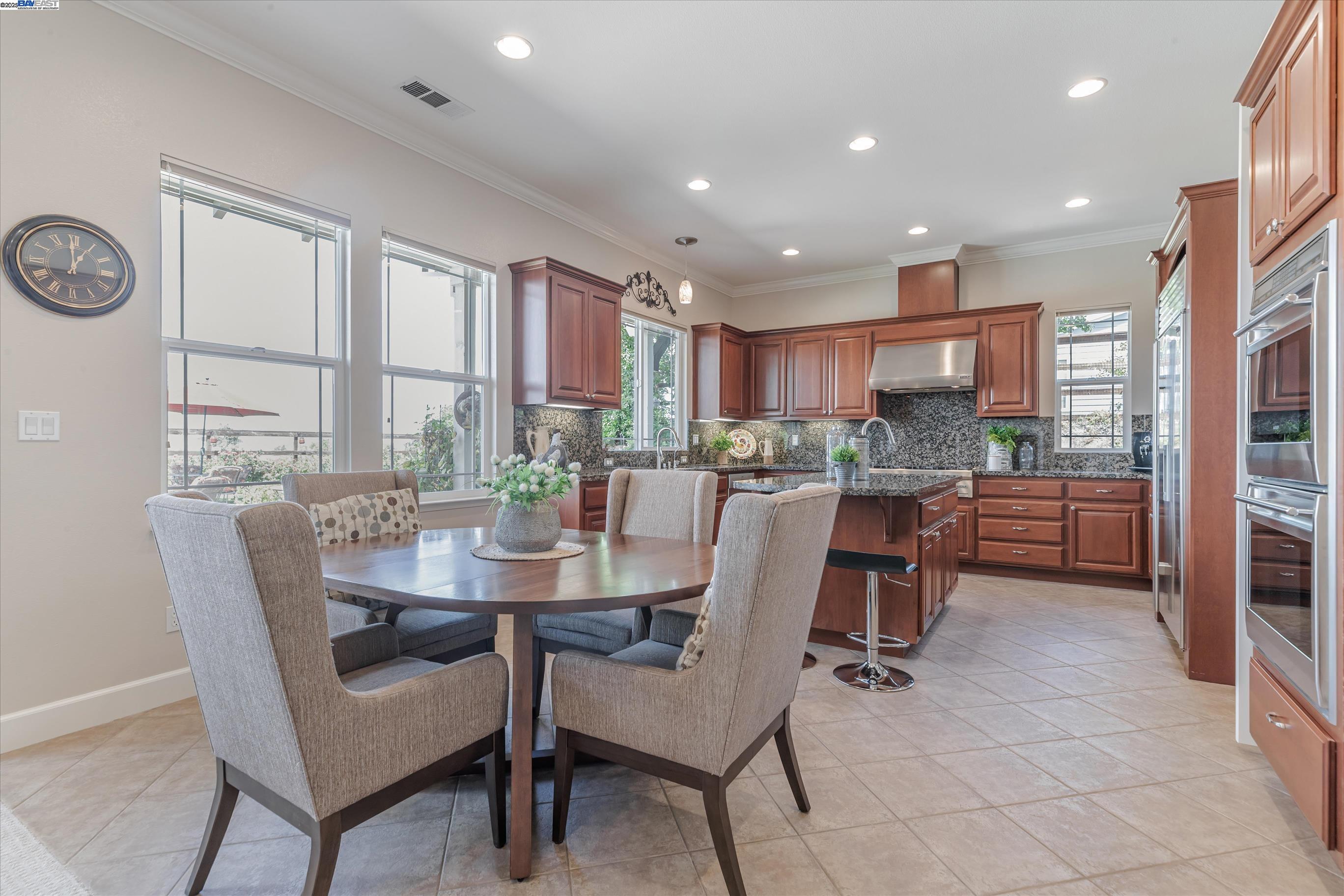 2531 Leona Pl, Pleasanton, California 94566, 5 Bedrooms Bedrooms, 9 Rooms Rooms,3 BathroomsBathrooms,Residential,For Sale,2531 Leona Pl,41106173