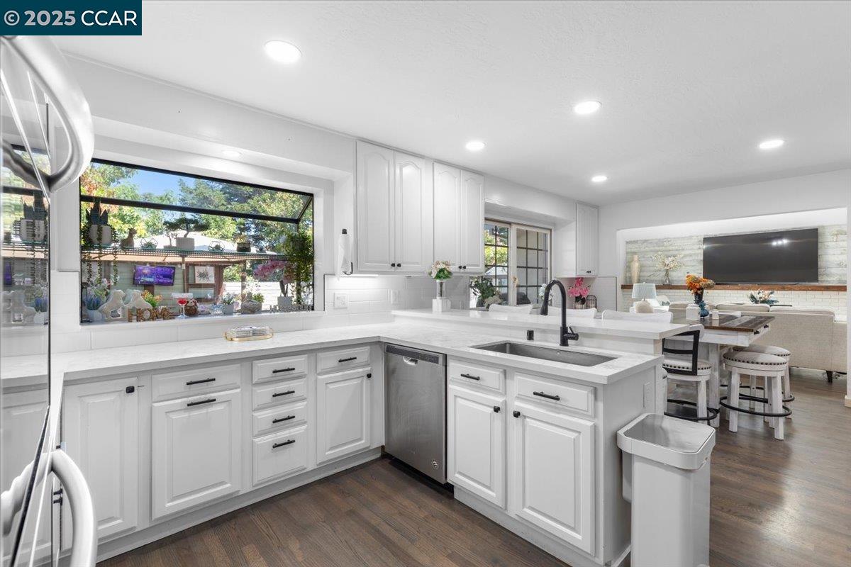 Detail Gallery Image 16 of 60 For 5497 Silver Sage Ct, Concord,  CA 94521 - 4 Beds | 3 Baths