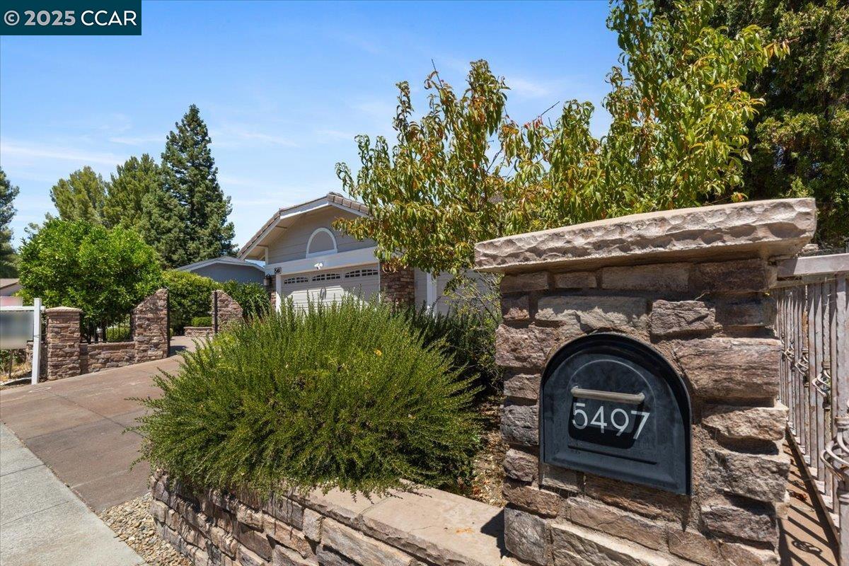 Detail Gallery Image 6 of 60 For 5497 Silver Sage Ct, Concord,  CA 94521 - 4 Beds | 3 Baths