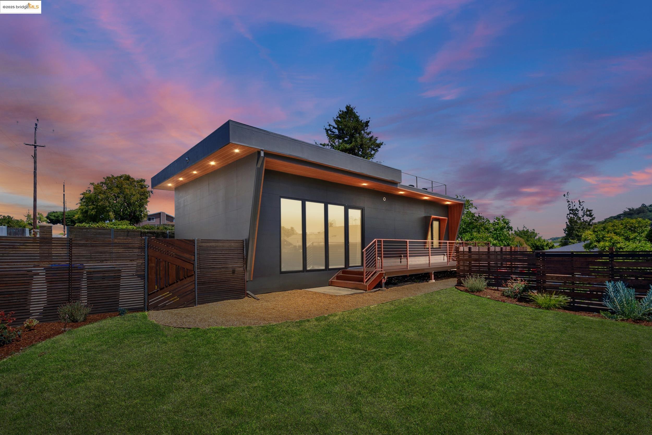Detail Gallery Image 1 of 1 For 2391 Rancho Rd, El Sobrante,  CA 94803-1138 - 6 Beds | 4 Baths
