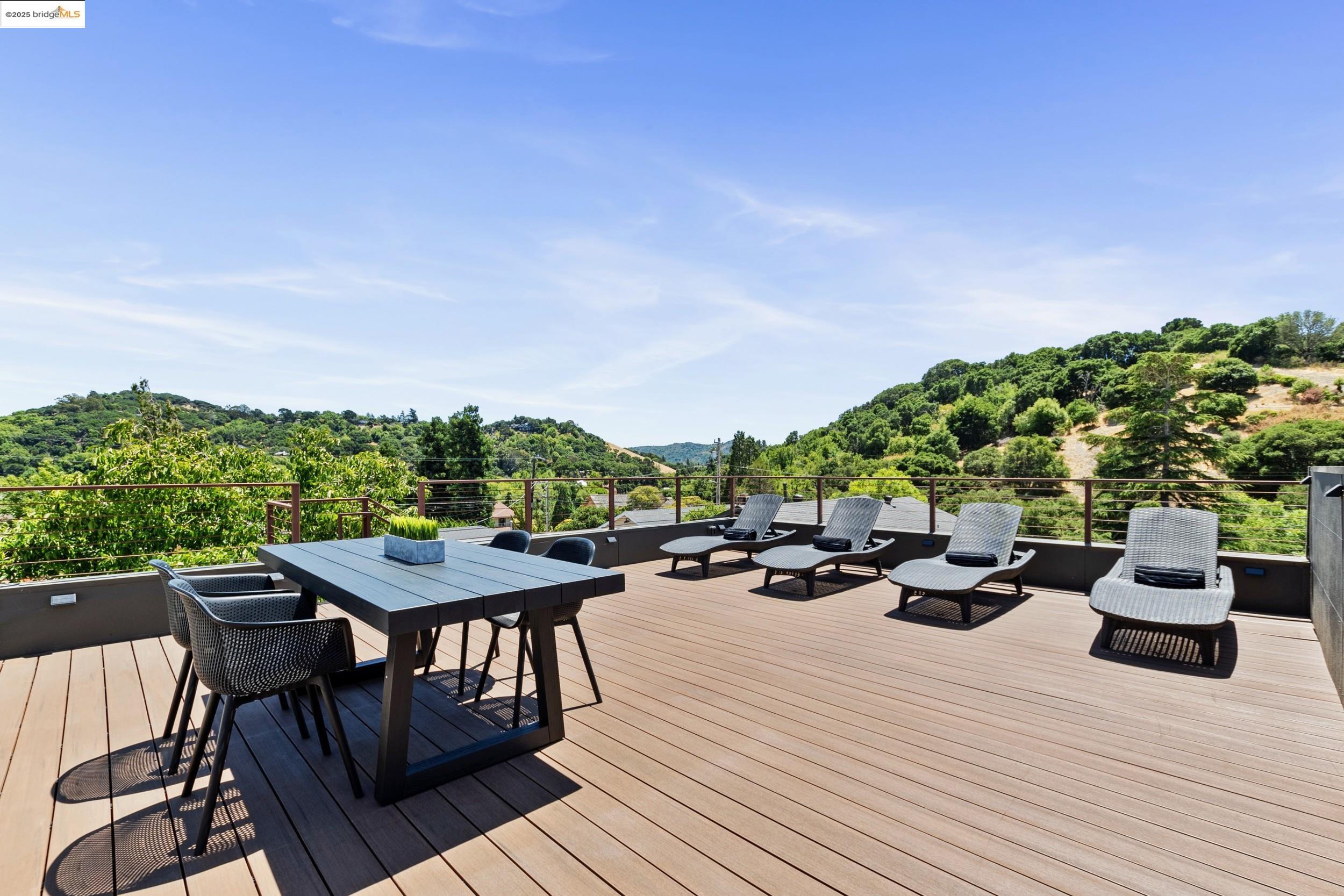 Detail Gallery Image 12 of 43 For 2391 Rancho Rd, El Sobrante,  CA 94803-1138 - 6 Beds | 4 Baths