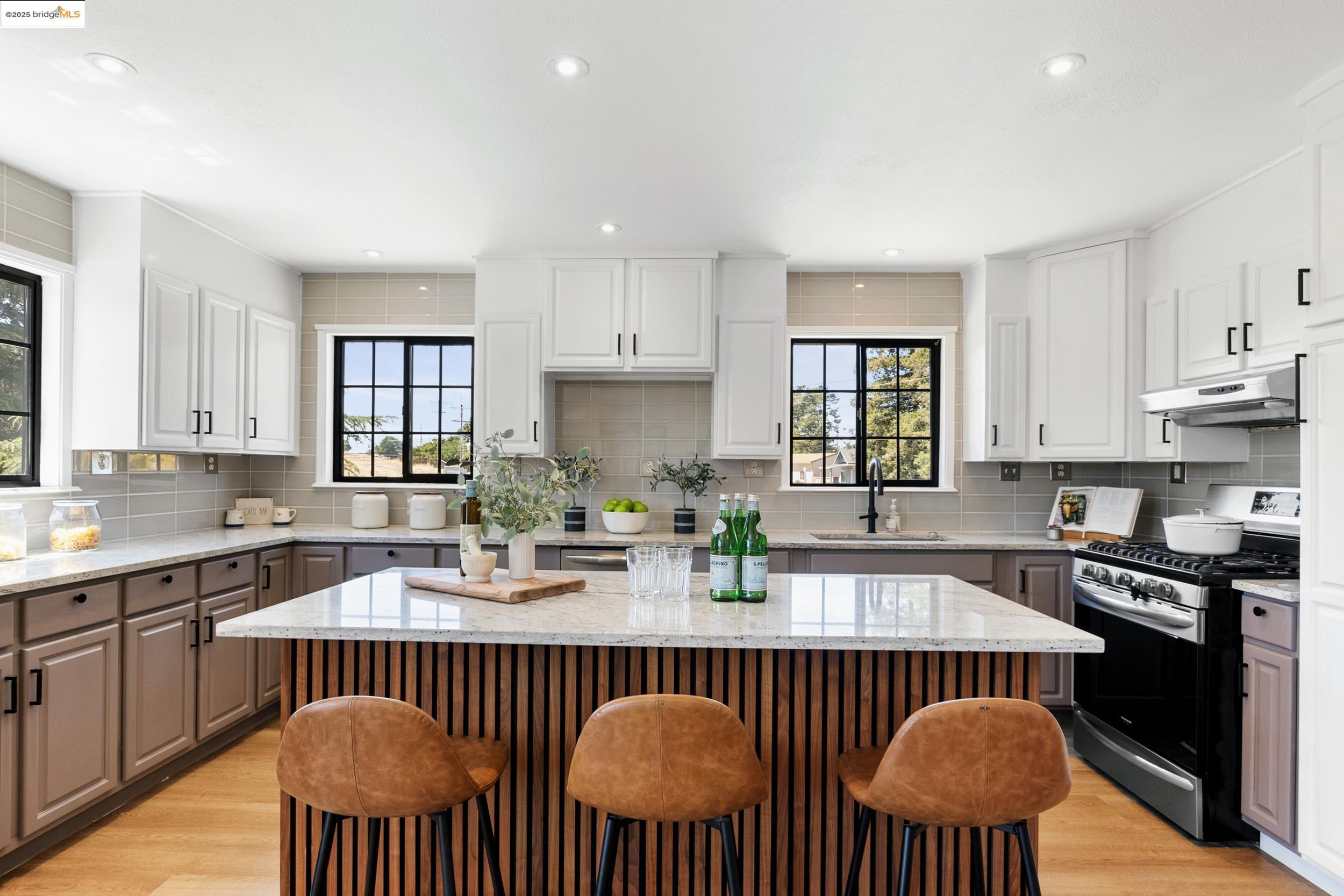 Detail Gallery Image 21 of 43 For 2391 Rancho Rd, El Sobrante,  CA 94803-1138 - 6 Beds | 4 Baths