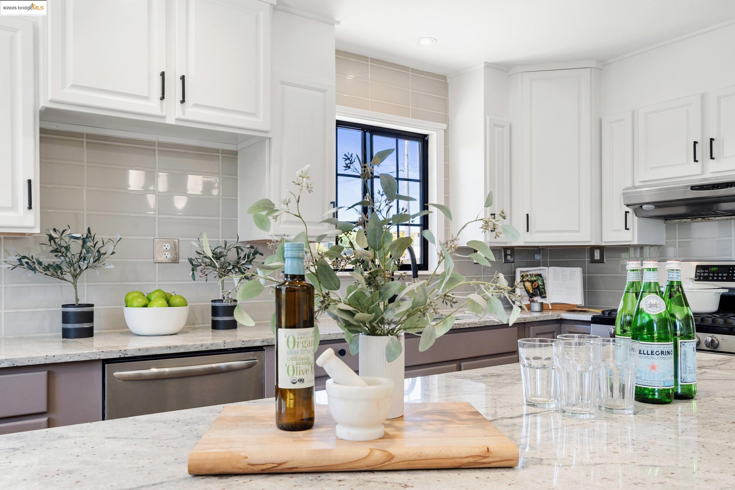 Detail Gallery Image 23 of 43 For 2391 Rancho Rd, El Sobrante,  CA 94803-1138 - 6 Beds | 4 Baths