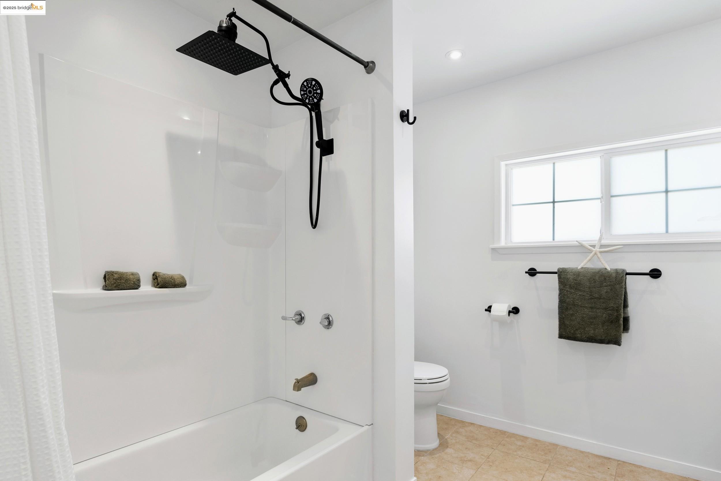 2391 Rancho Rd, El Sobrante, California 94803, 6 Bedrooms Bedrooms, 13 Rooms Rooms,4 BathroomsBathrooms,Residential,For Sale,2391 Rancho Rd,41106177