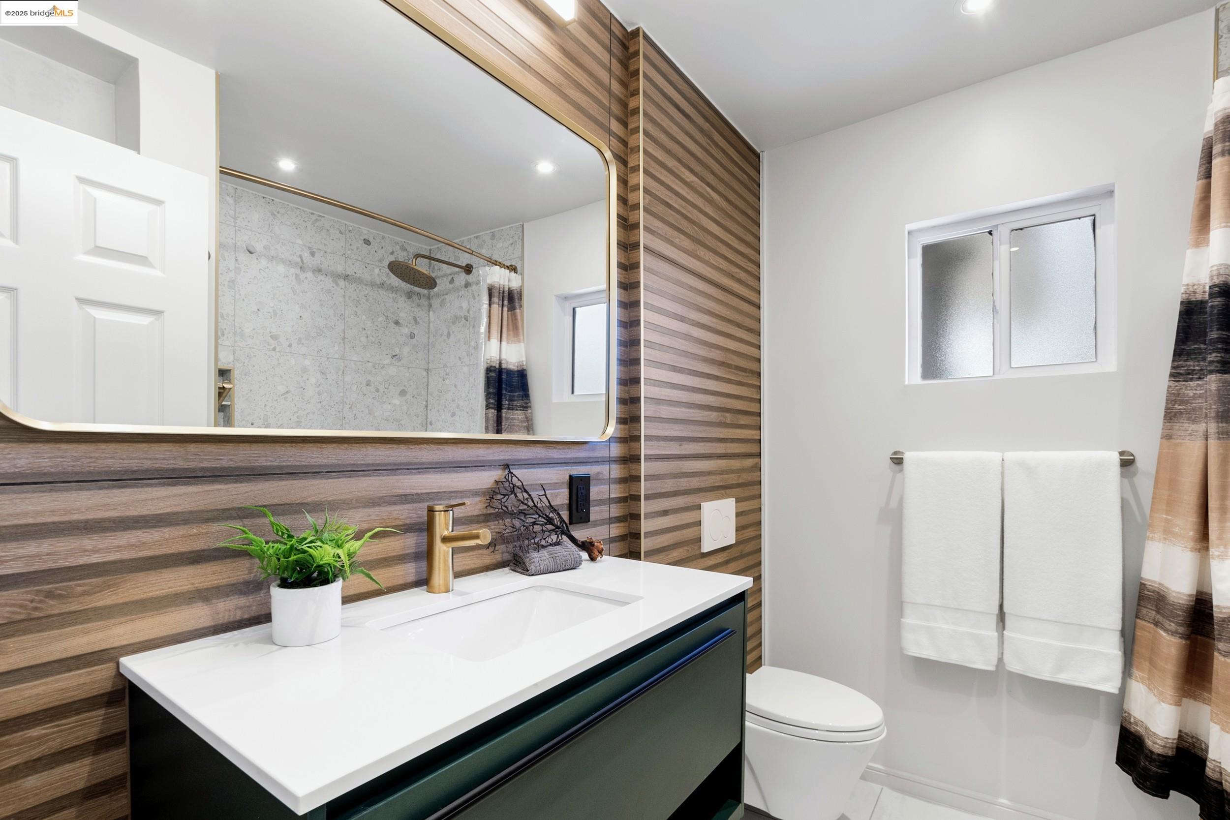 Detail Gallery Image 32 of 43 For 2391 Rancho Rd, El Sobrante,  CA 94803-1138 - 6 Beds | 4 Baths