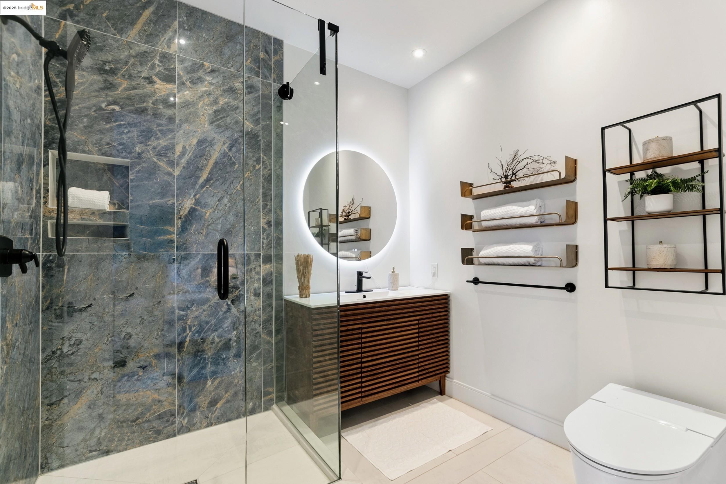 Detail Gallery Image 9 of 43 For 2391 Rancho Rd, El Sobrante,  CA 94803-1138 - 6 Beds | 4 Baths