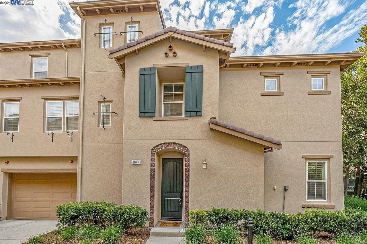 Browse active condo listings in MONTAGE