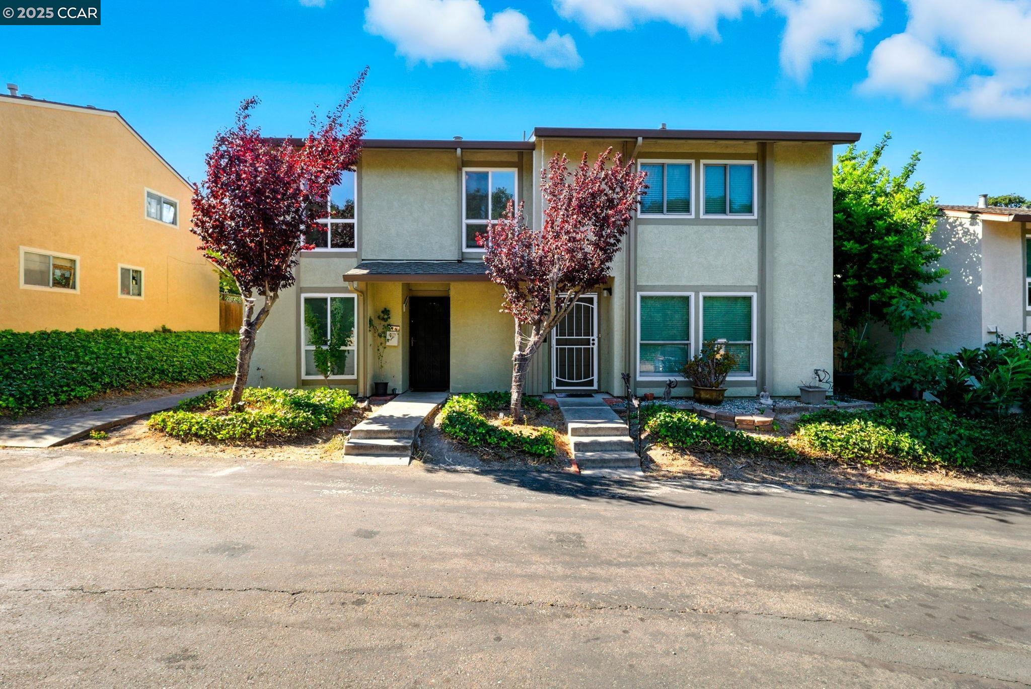Detail Gallery Image 2 of 32 For 1880 Tesoro Ct, Pinole,  CA 94564 - 3 Beds | 2 Baths