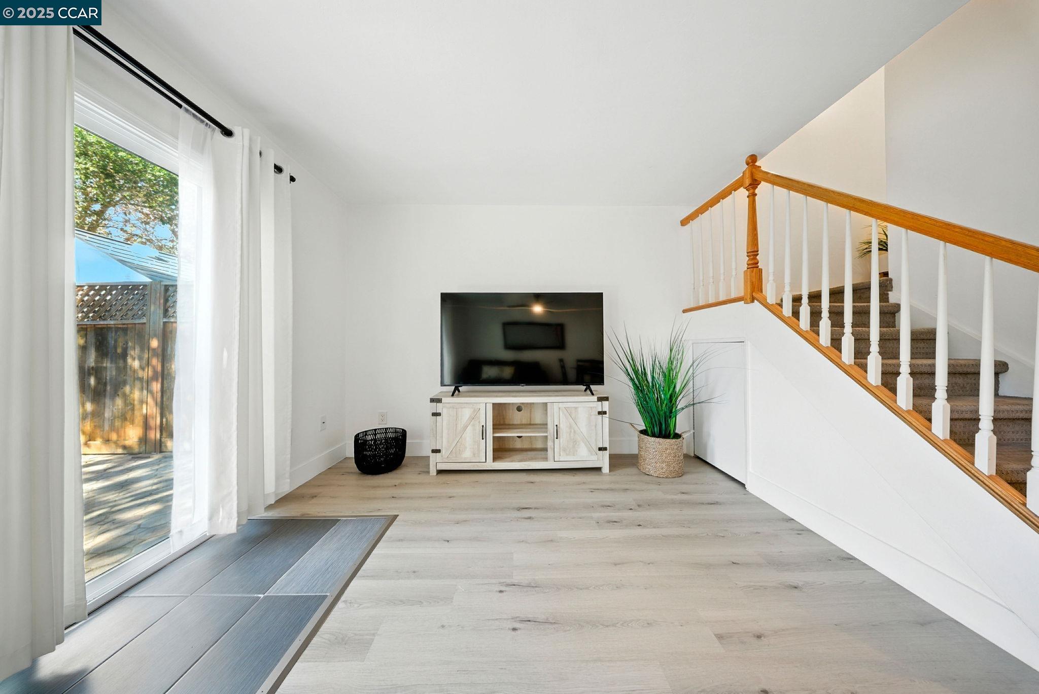 Detail Gallery Image 12 of 32 For 1880 Tesoro Ct, Pinole,  CA 94564 - 3 Beds | 2 Baths