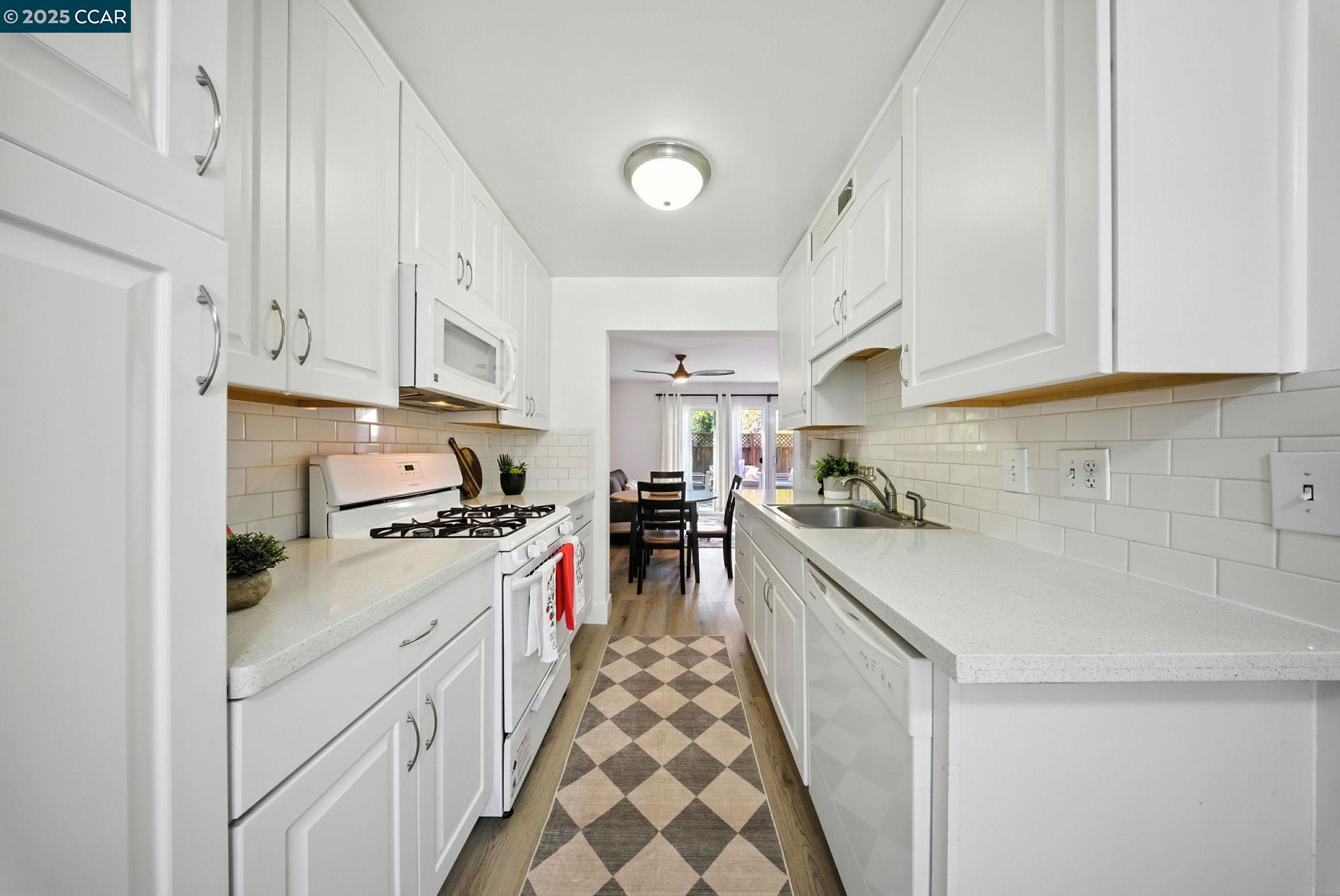 Detail Gallery Image 8 of 32 For 1880 Tesoro Ct, Pinole,  CA 94564 - 3 Beds | 2 Baths