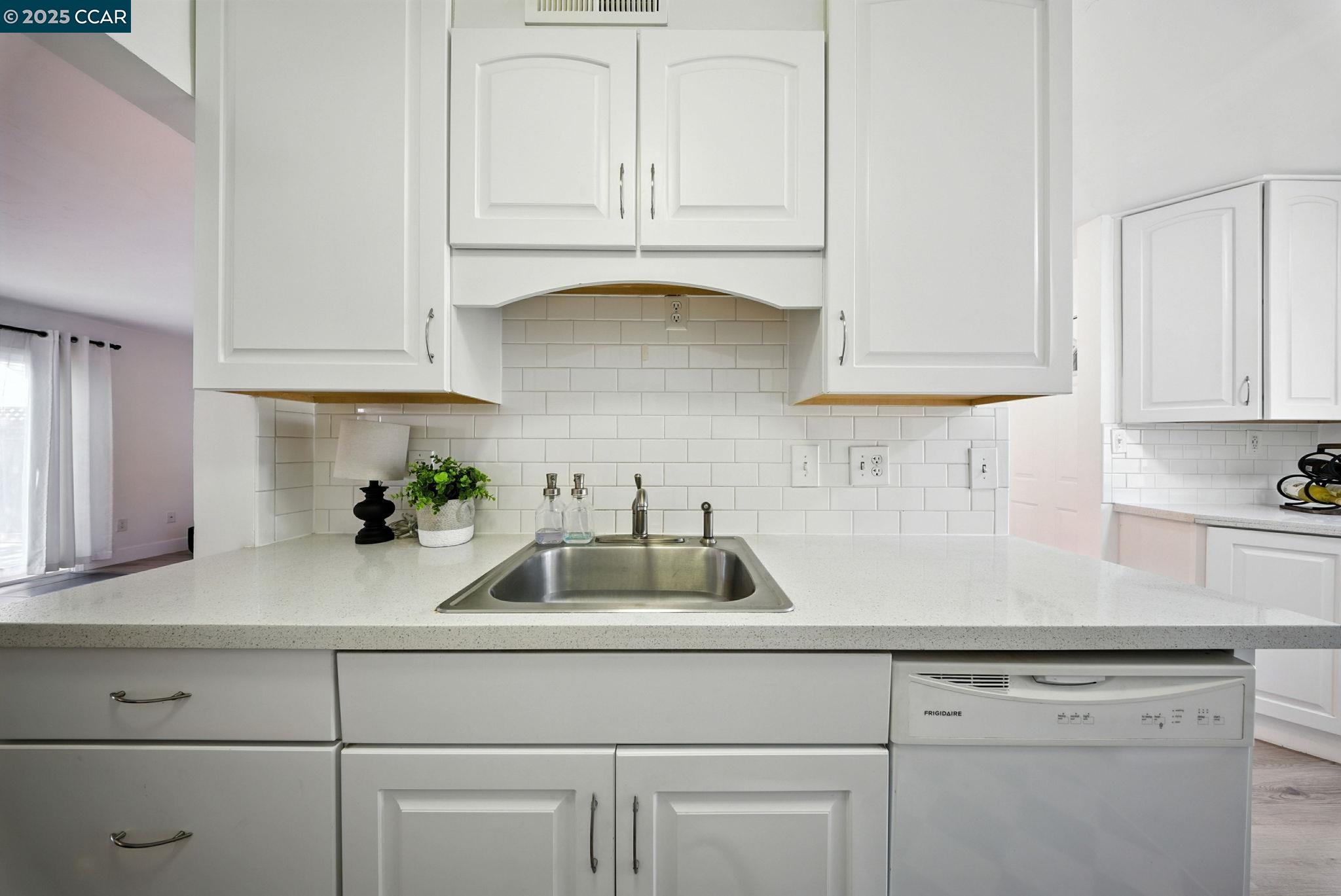 Detail Gallery Image 10 of 32 For 1880 Tesoro Ct, Pinole,  CA 94564 - 3 Beds | 2 Baths