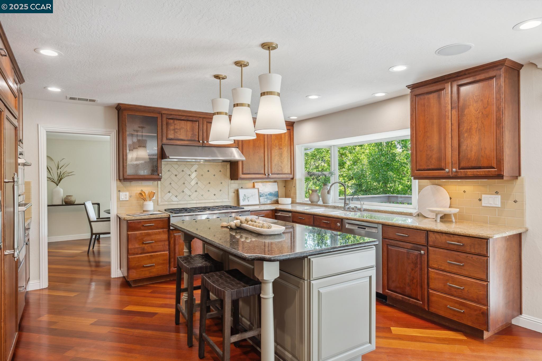 Detail Gallery Image 11 of 56 For 561 Morecroft Road, Lafayette,  CA 94549-5737 - 5 Beds | 4 Baths