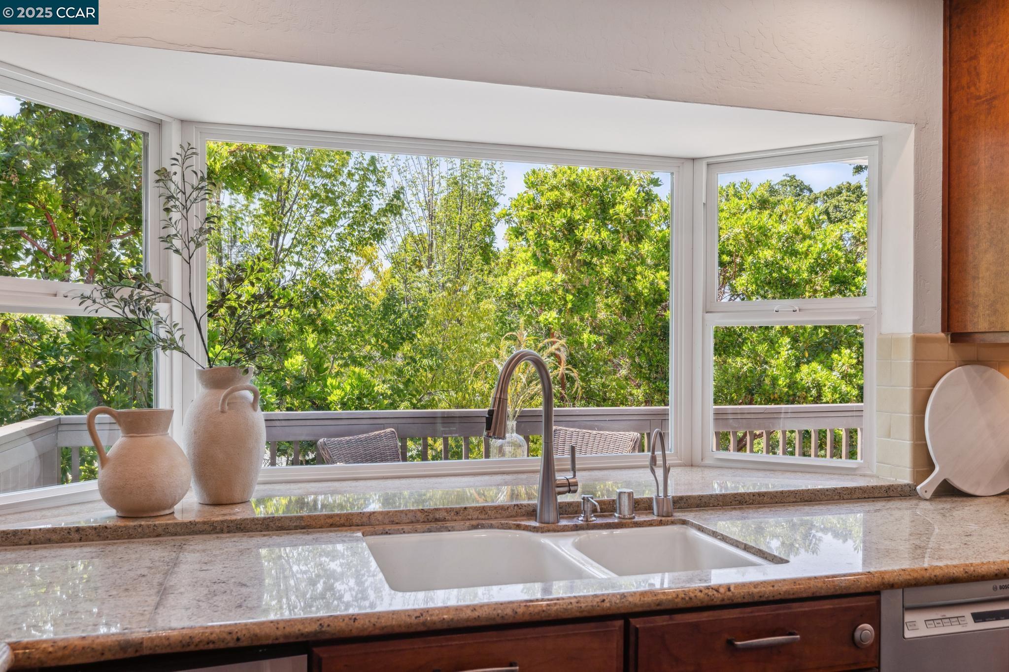 Detail Gallery Image 11 of 56 For 561 Morecroft Road, Lafayette,  CA 94549-5737 - 5 Beds | 4 Baths