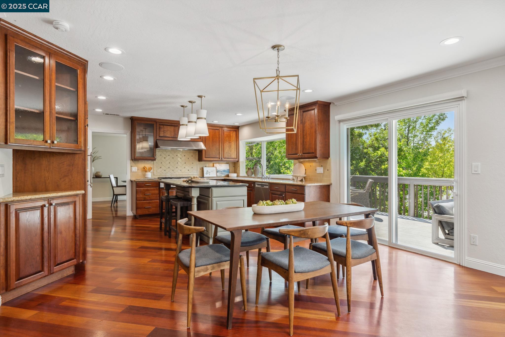 Detail Gallery Image 12 of 56 For 561 Morecroft Road, Lafayette,  CA 94549-5737 - 5 Beds | 4 Baths