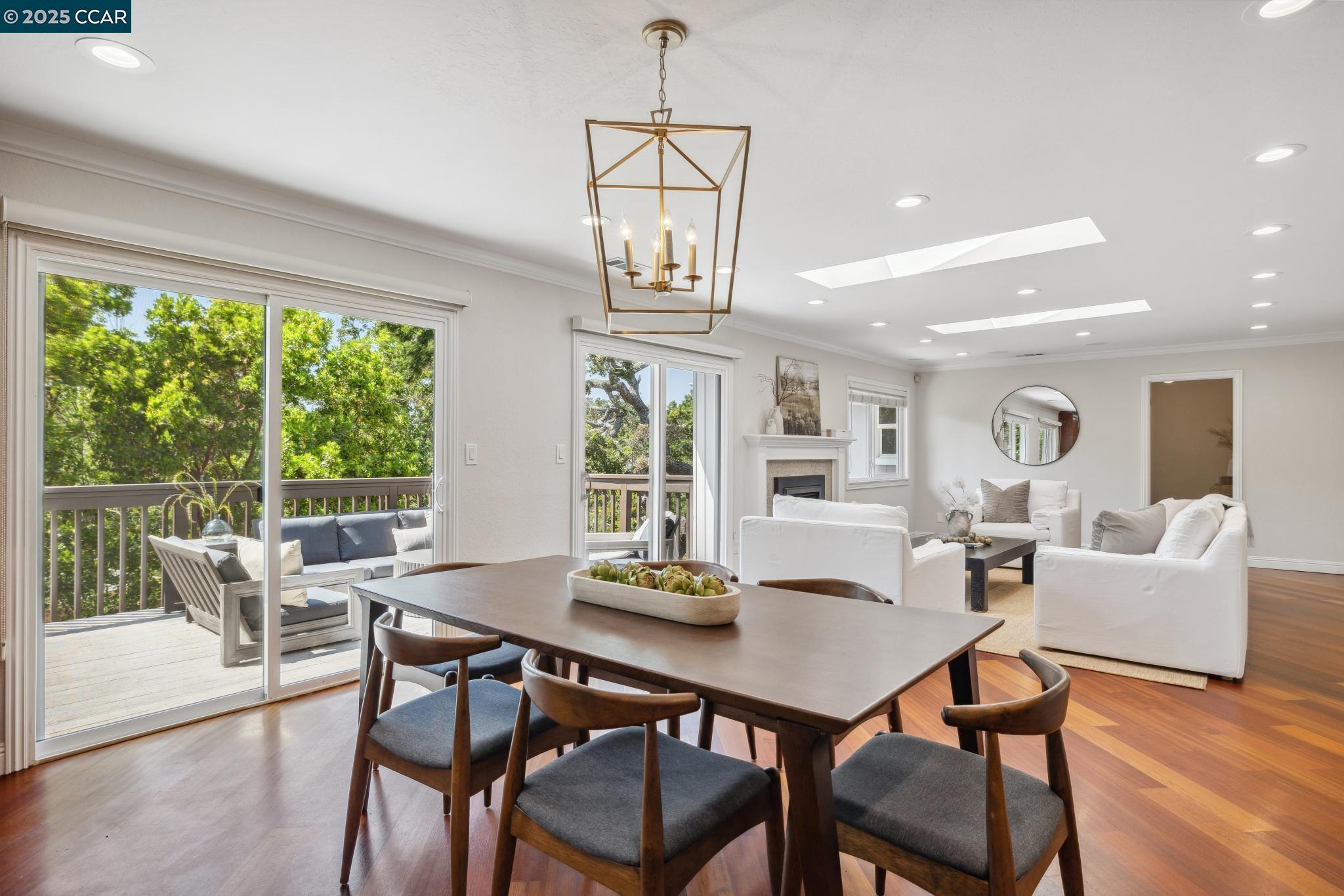 Detail Gallery Image 14 of 56 For 561 Morecroft Road, Lafayette,  CA 94549-5737 - 5 Beds | 4 Baths