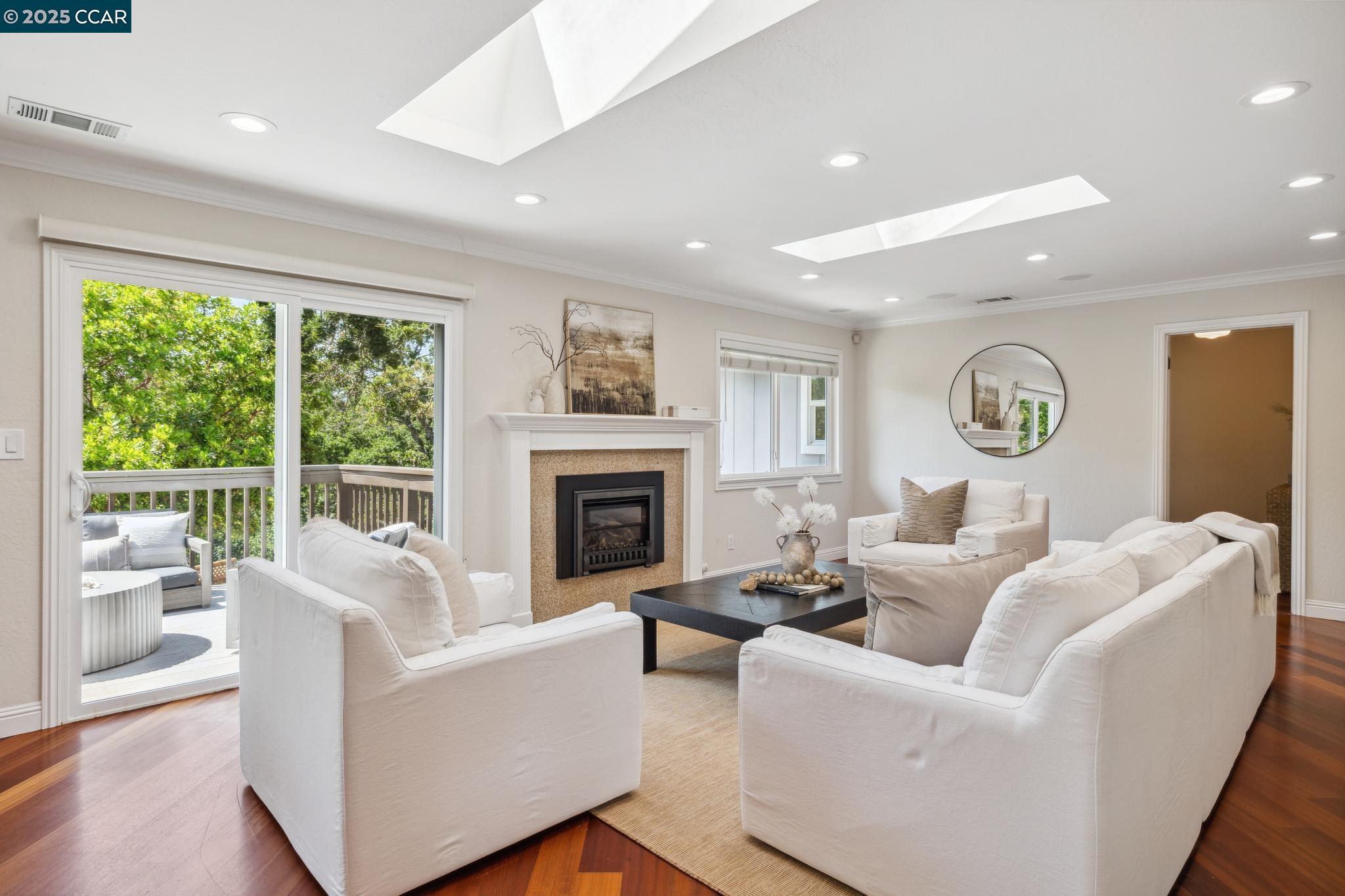 Detail Gallery Image 15 of 56 For 561 Morecroft Road, Lafayette,  CA 94549-5737 - 5 Beds | 4 Baths