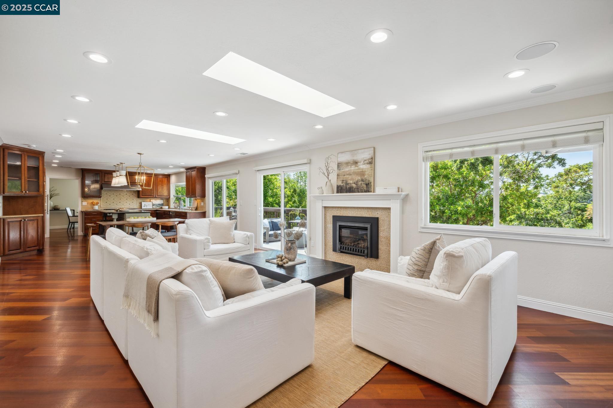 Detail Gallery Image 17 of 56 For 561 Morecroft Road, Lafayette,  CA 94549-5737 - 5 Beds | 4 Baths