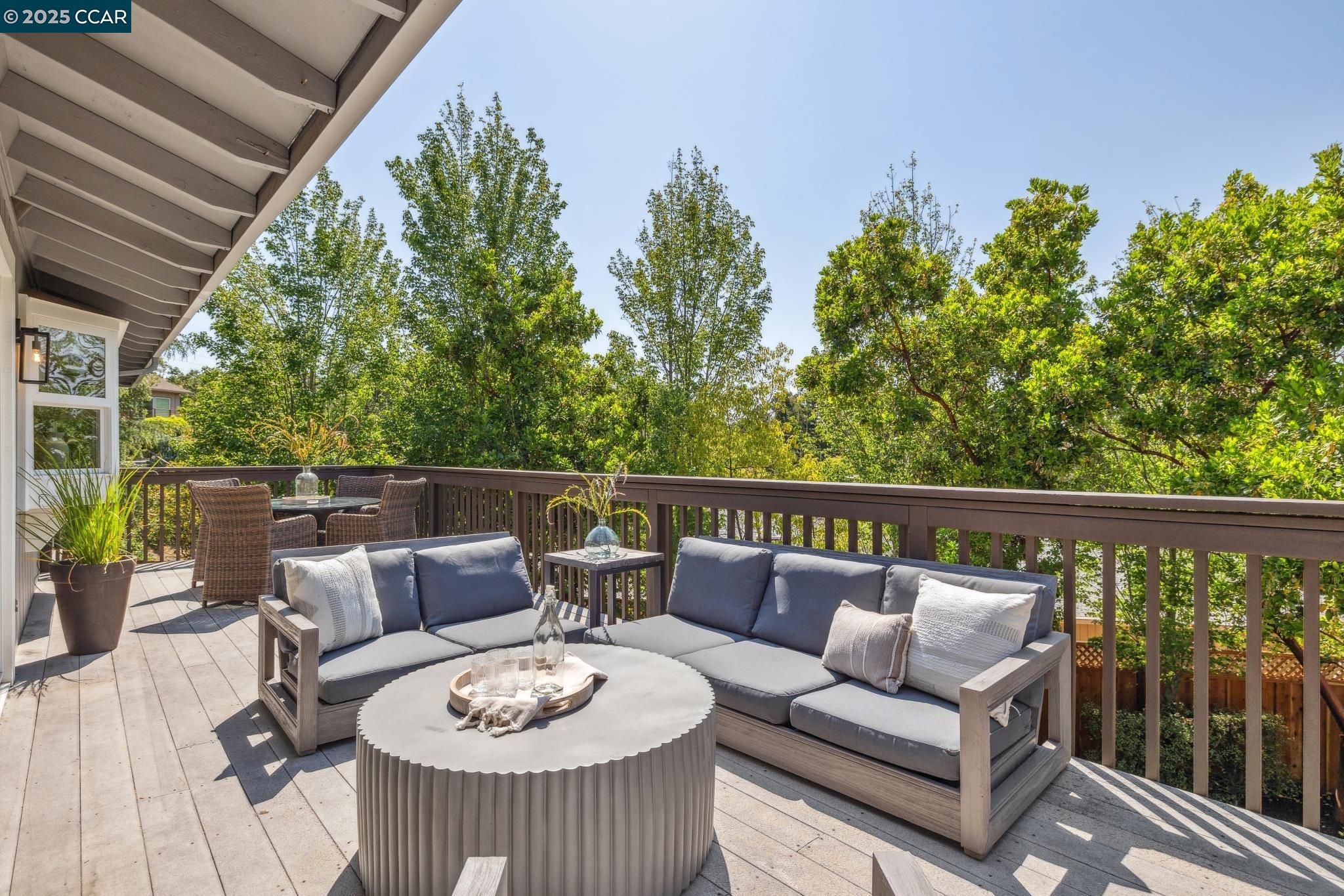 Detail Gallery Image 17 of 56 For 561 Morecroft Road, Lafayette,  CA 94549-5737 - 5 Beds | 4 Baths