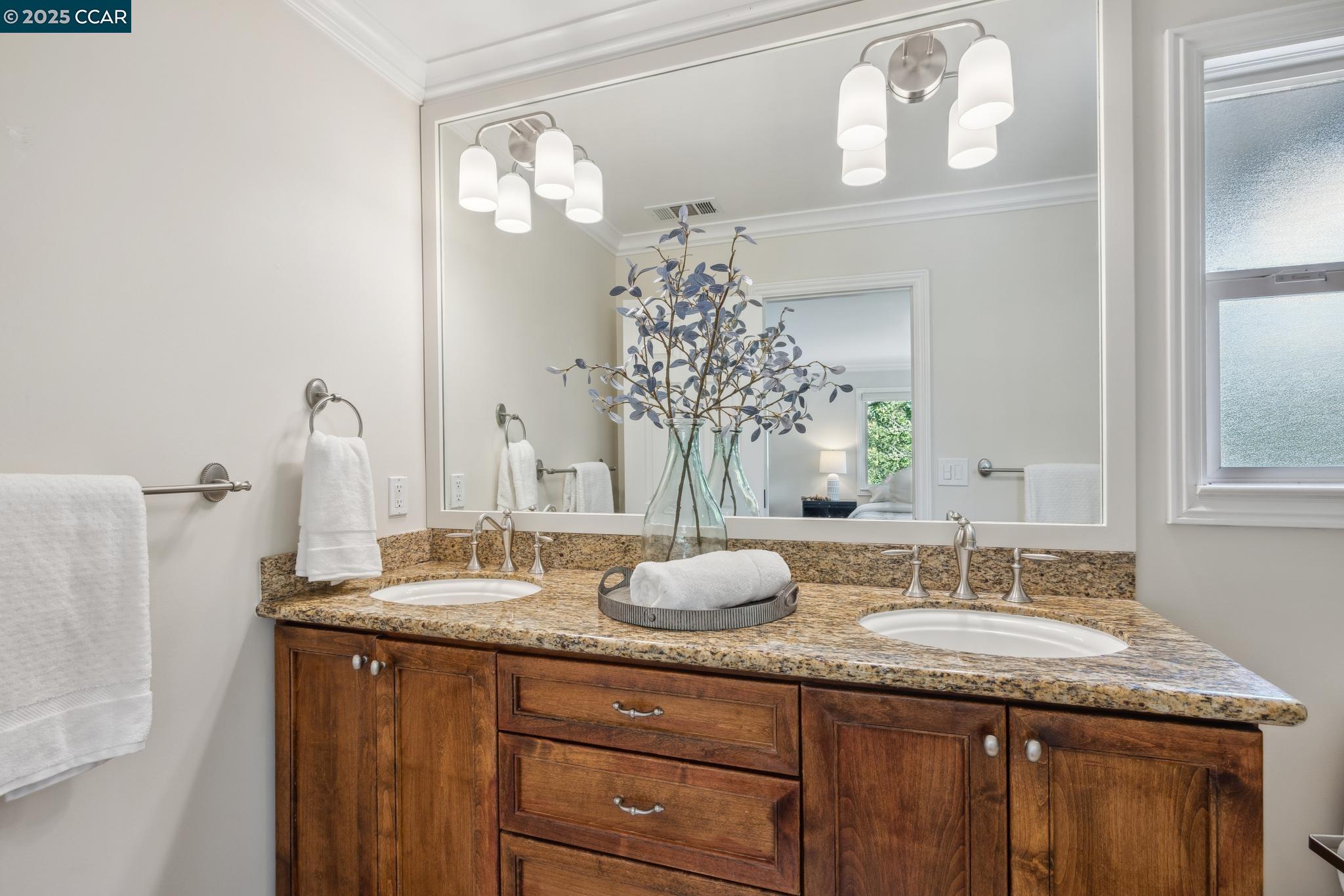 Detail Gallery Image 24 of 56 For 561 Morecroft Road, Lafayette,  CA 94549-5737 - 5 Beds | 4 Baths