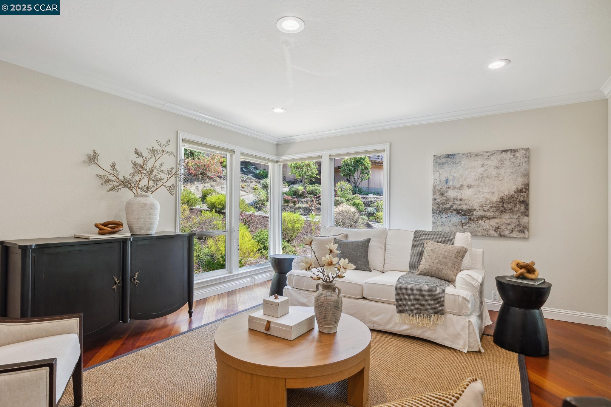 Detail Gallery Image 4 of 56 For 561 Morecroft Road, Lafayette,  CA 94549-5737 - 5 Beds | 4 Baths