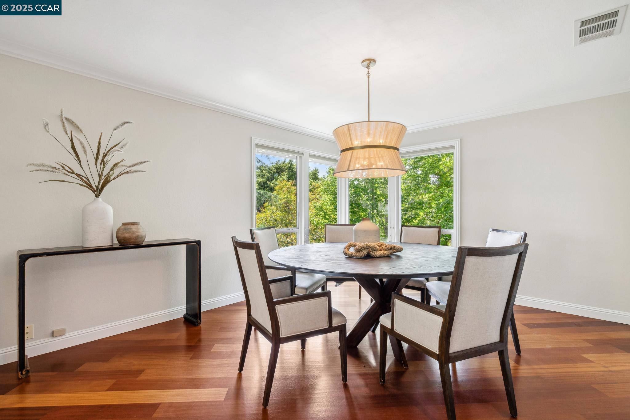 Detail Gallery Image 7 of 56 For 561 Morecroft Road, Lafayette,  CA 94549-5737 - 5 Beds | 4 Baths