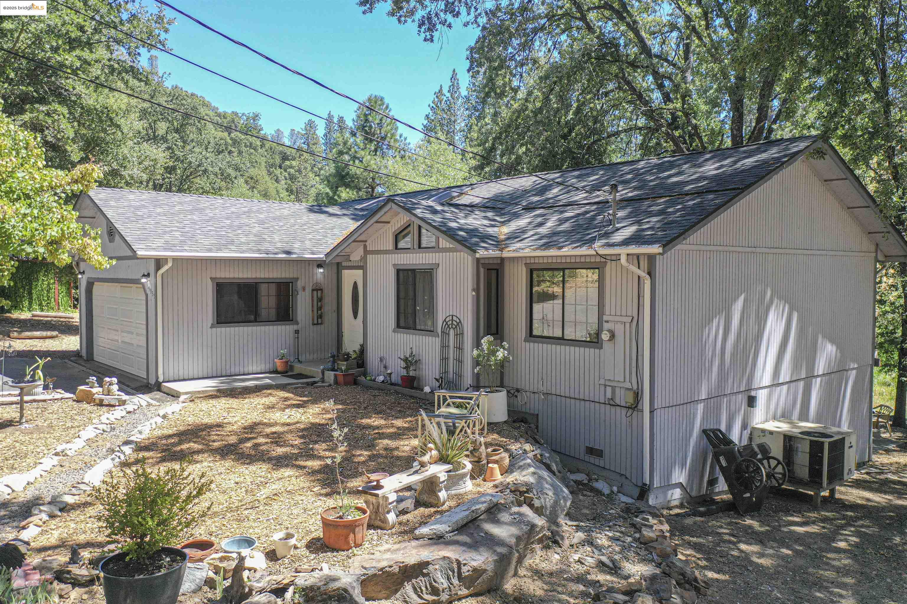 Detail Gallery Image 3 of 57 For 19955 Deerbrush Ct, Groveland,  CA 95321 - 3 Beds | 2 Baths