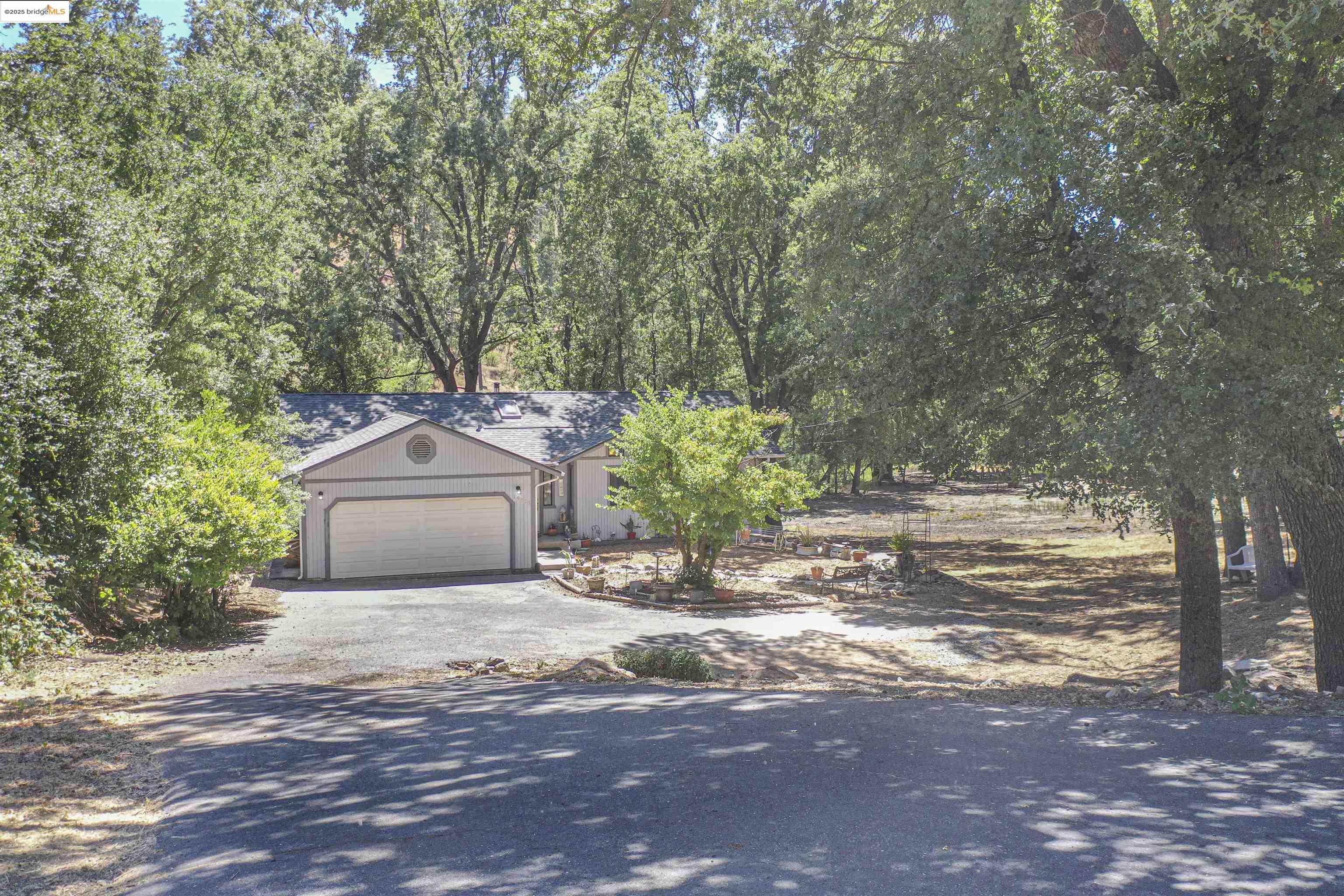 Detail Gallery Image 4 of 57 For 19955 Deerbrush Ct, Groveland,  CA 95321 - 3 Beds | 2 Baths