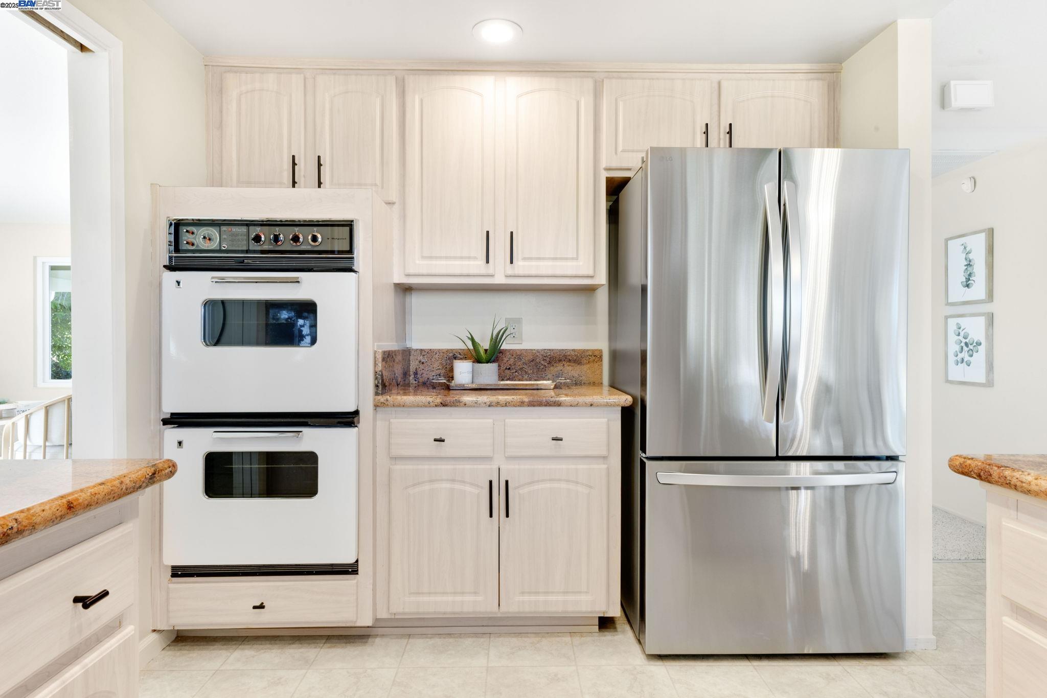 Detail Gallery Image 12 of 37 For 18575 Mesa Verde Way, Castro Valley,  CA 94552 - 4 Beds | 2/1 Baths
