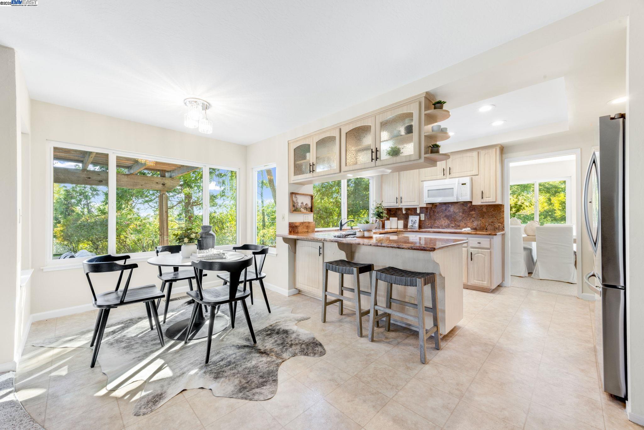Detail Gallery Image 13 of 37 For 18575 Mesa Verde Way, Castro Valley,  CA 94552 - 4 Beds | 2/1 Baths