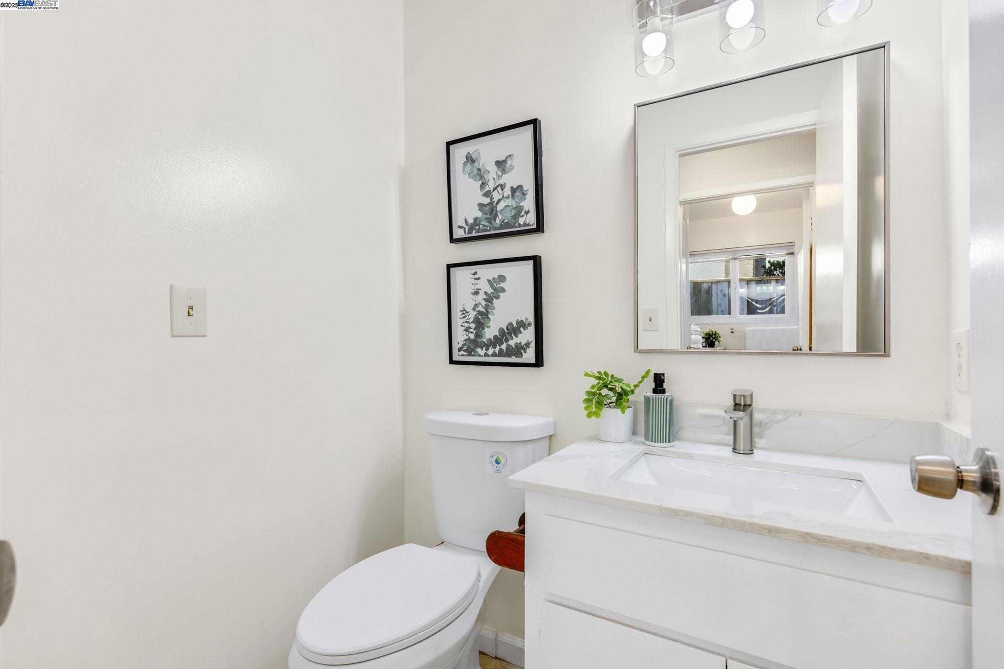 Detail Gallery Image 18 of 37 For 18575 Mesa Verde Way, Castro Valley,  CA 94552 - 4 Beds | 2/1 Baths
