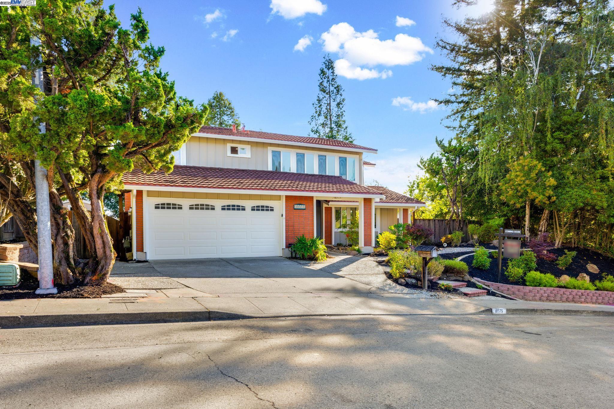 Detail Gallery Image 3 of 37 For 18575 Mesa Verde Way, Castro Valley,  CA 94552 - 4 Beds | 2/1 Baths