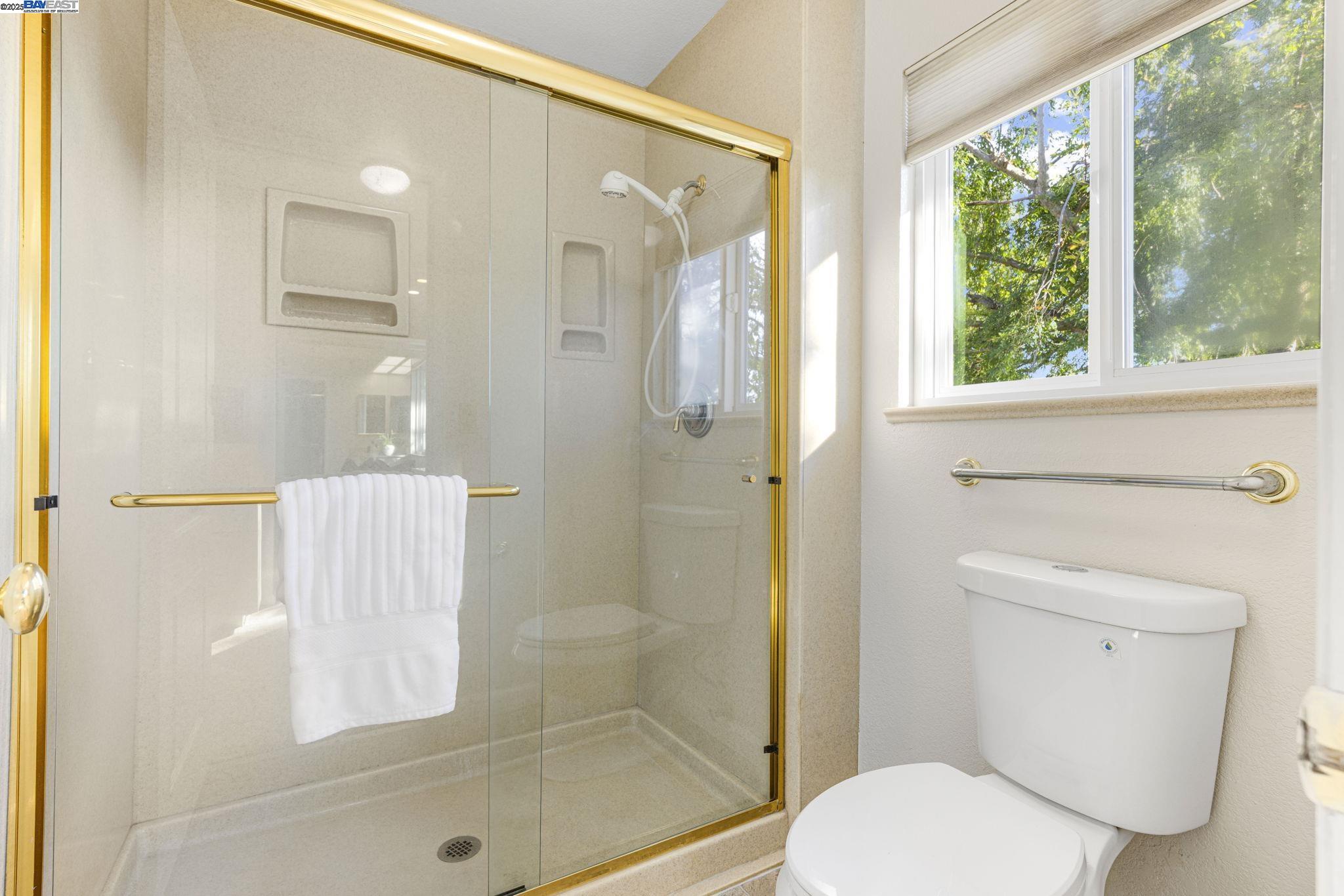 Detail Gallery Image 26 of 37 For 18575 Mesa Verde Way, Castro Valley,  CA 94552 - 4 Beds | 2/1 Baths