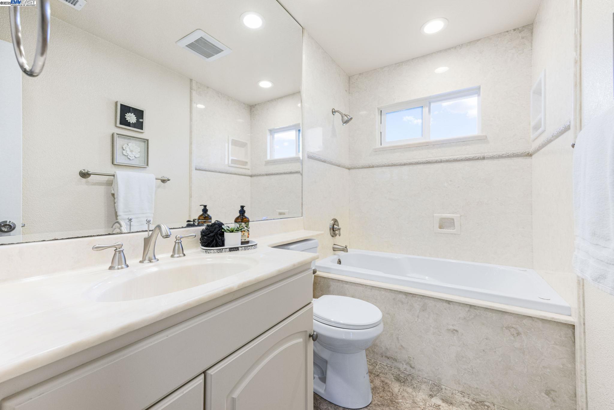 Detail Gallery Image 30 of 37 For 18575 Mesa Verde Way, Castro Valley,  CA 94552 - 4 Beds | 2/1 Baths